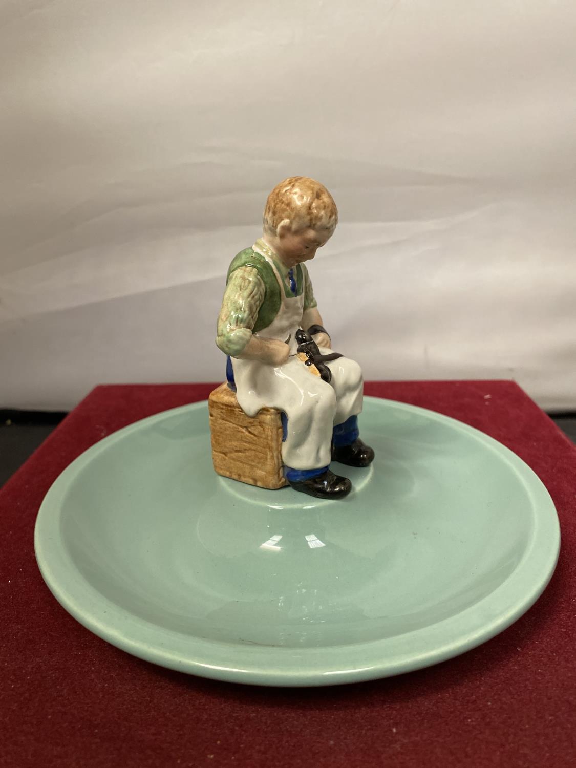 A BESWICK COBBLER SHOEMAKER DISH TIMPSON SHOES - Image 2 of 4