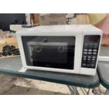 A WHITE KENWOOD MICROWAVE BELIEVED IN WORKING ORDER BUT NO WARRANTY