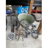 AN ASSORTMENT OF ITEMS TO INCLUDE A TIN BATH, A FUNNEL AND A DECORATIVE HANGING BASKET BRACKET ETC