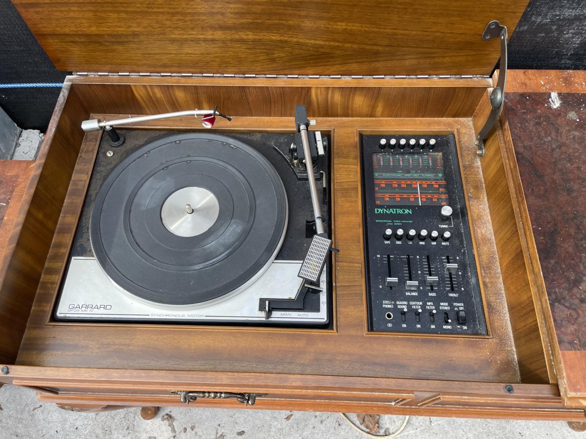 A DYNATRON YEW WOOD STEREO WITH GARRARD DECK COMPLETE WITH 2 SPEAKERS - Image 2 of 6