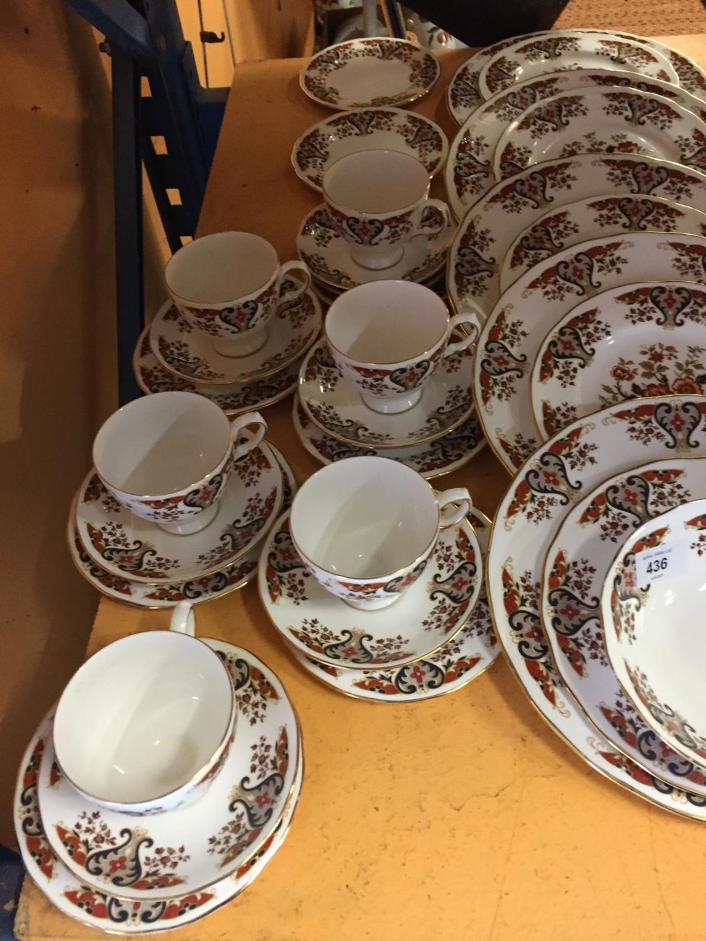 A QUANTITY OF COLCLOUGH CHINA DINNER SERVICE - Image 3 of 4