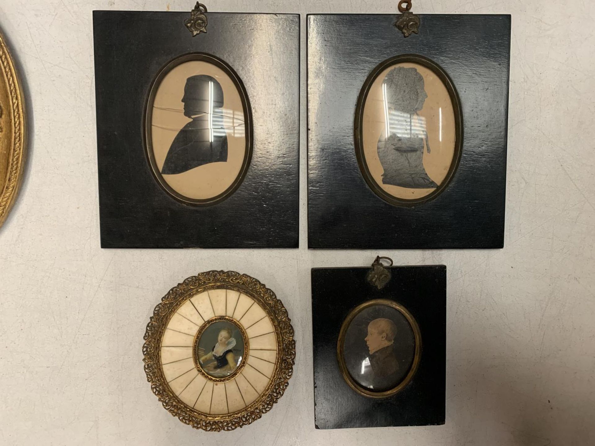 FOUR SMALL VINTAGE PICTURES IN THE SILLOUETTE STYLE AND A MINIATURE GILT FRAMED OIL - Image 3 of 3