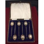 A SET OF SIX HALLMARKED BIRMINGHAM SILVER COFFEE BEAN TEASPOONS IN ORIGINAL CASE