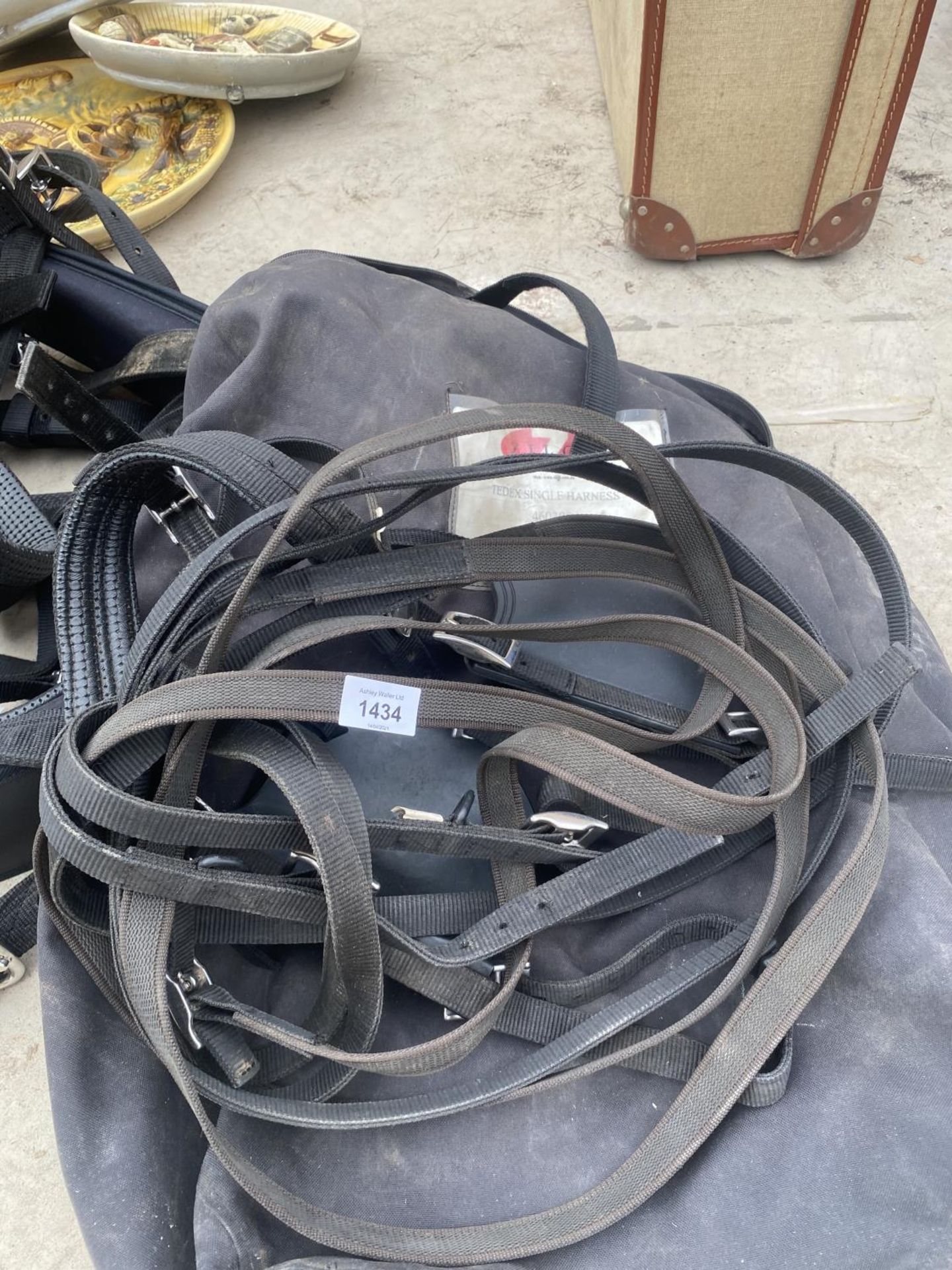 AN ASSORTMENT OF HORSE TACK TO INCLUDE A NEW HARNESSES ETC - Image 2 of 5