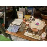 AN ASSORTMENT OF VARIOUS ITEMS TO INCLUDE A CHRISTMAS TEA LIGHT METAL HOUSE, AN ART DECO STYLE