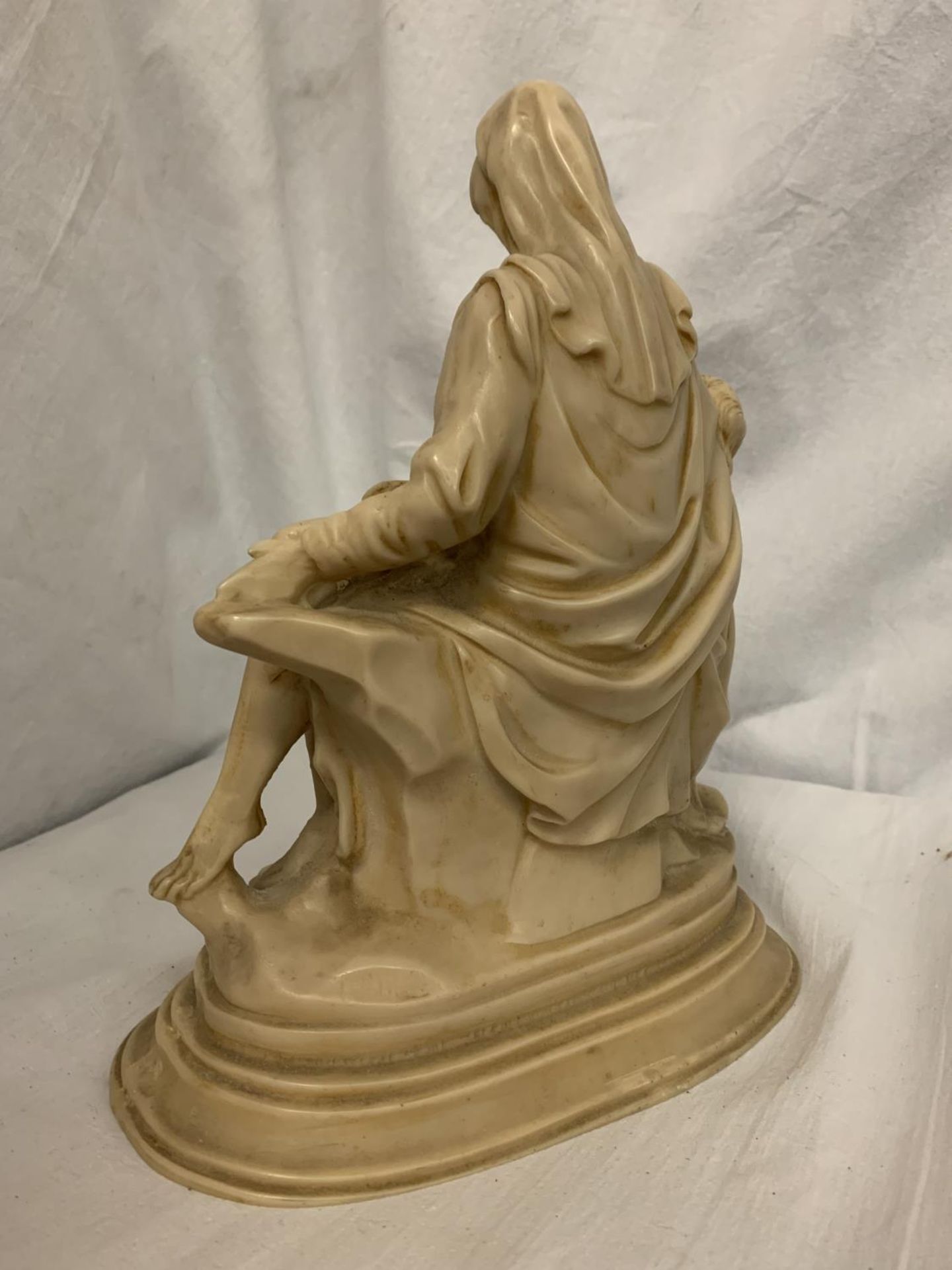 A RESIN EXAMPLE OF MICHAELANGELO'S 'PIETA' H: 27CM - Image 3 of 5