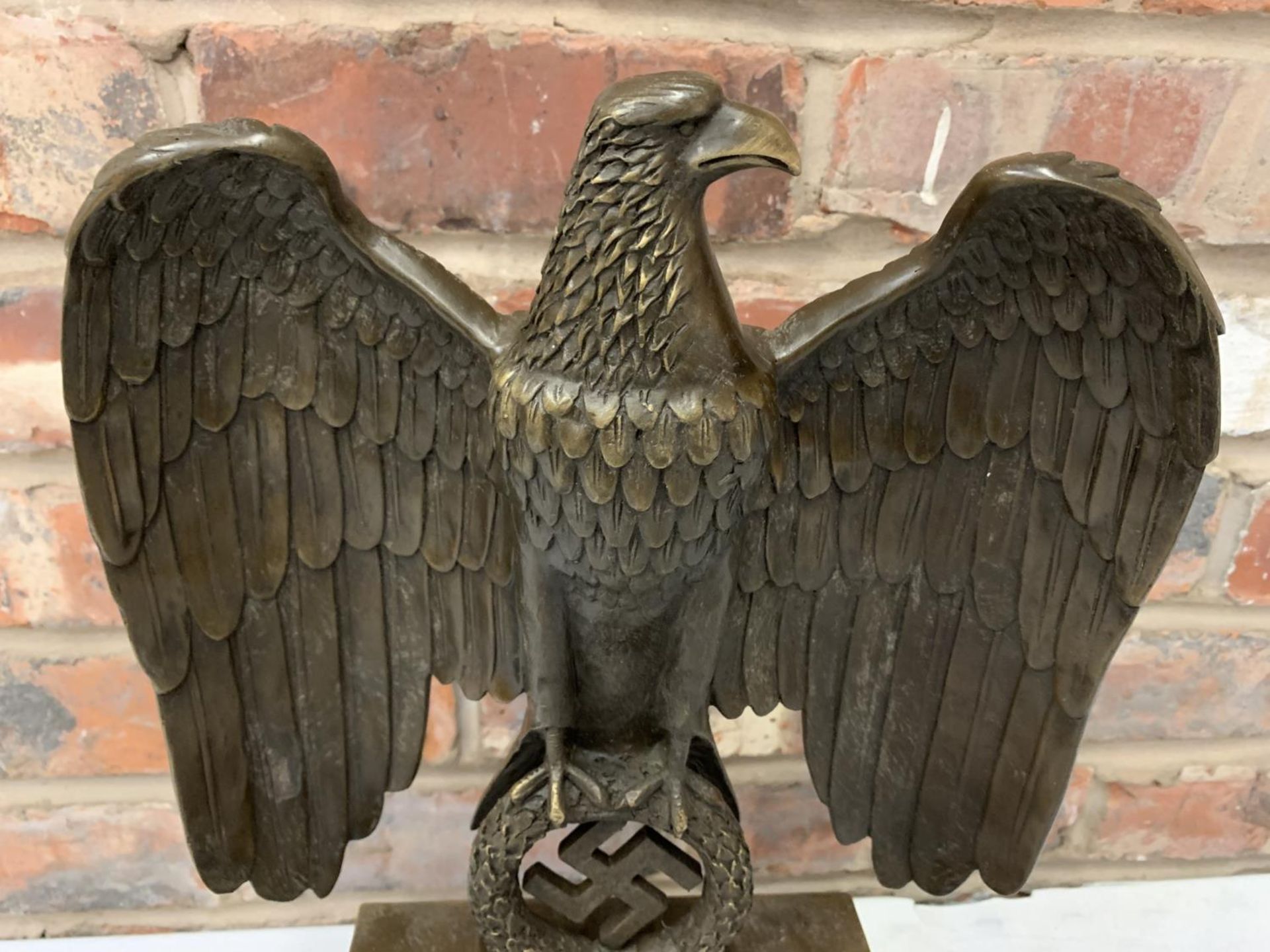 A BRONZE SCUPLTURE OF A GERMAN STATUE WITH EAGLE AND SWASTIKA ON MARBLE BASE - H:44CM INCLUDING BASE - Image 3 of 6