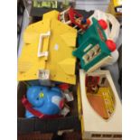 AN ASSORTMENT OF TOYS TO INCLUDE PLAYMOBILE AND FISHER PRICE