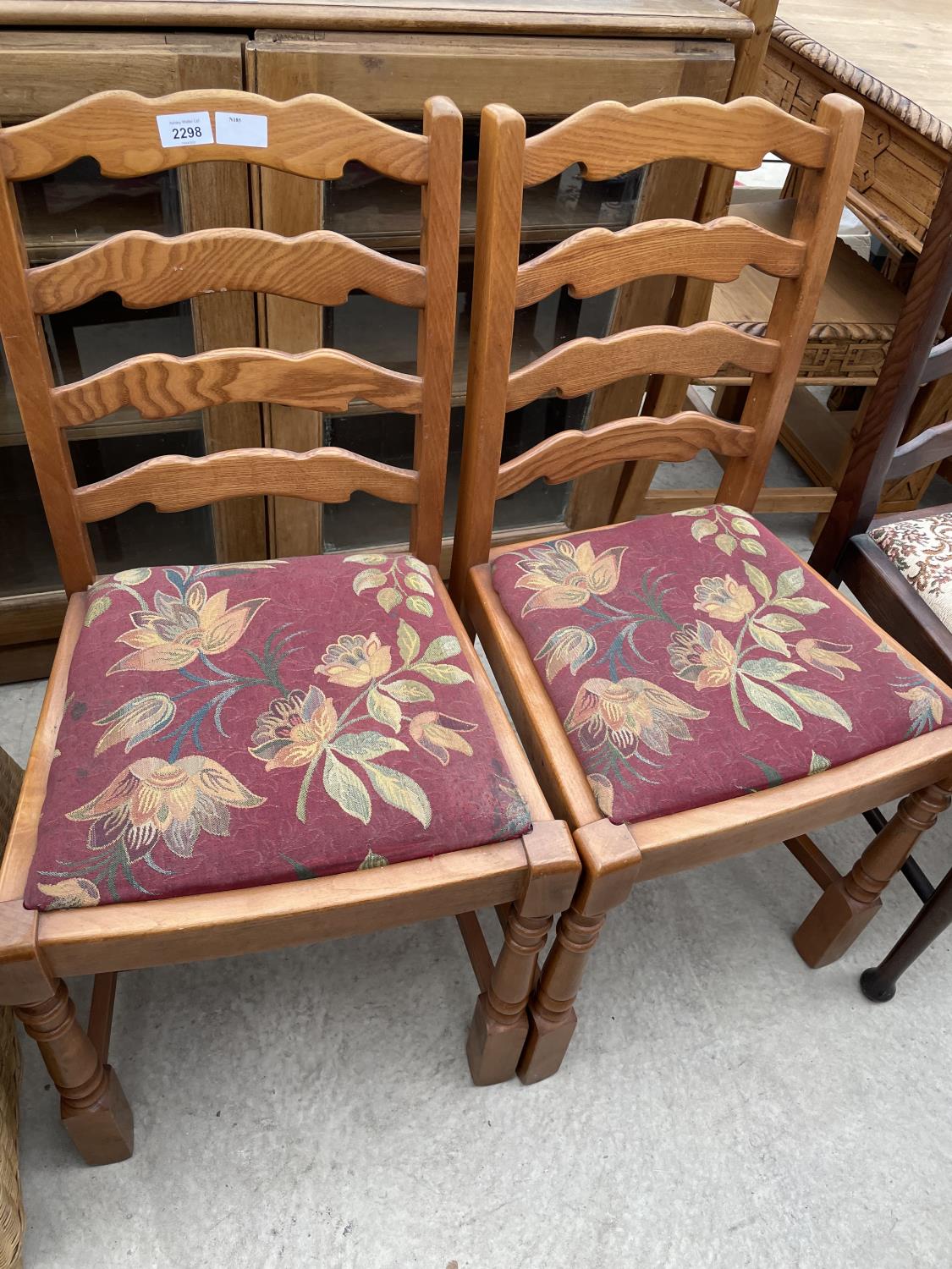 A SET OF FOUR MODERN LADDERBACK DINING CHAIRS AND TWO SIMILAR CHAIRS - Image 2 of 4