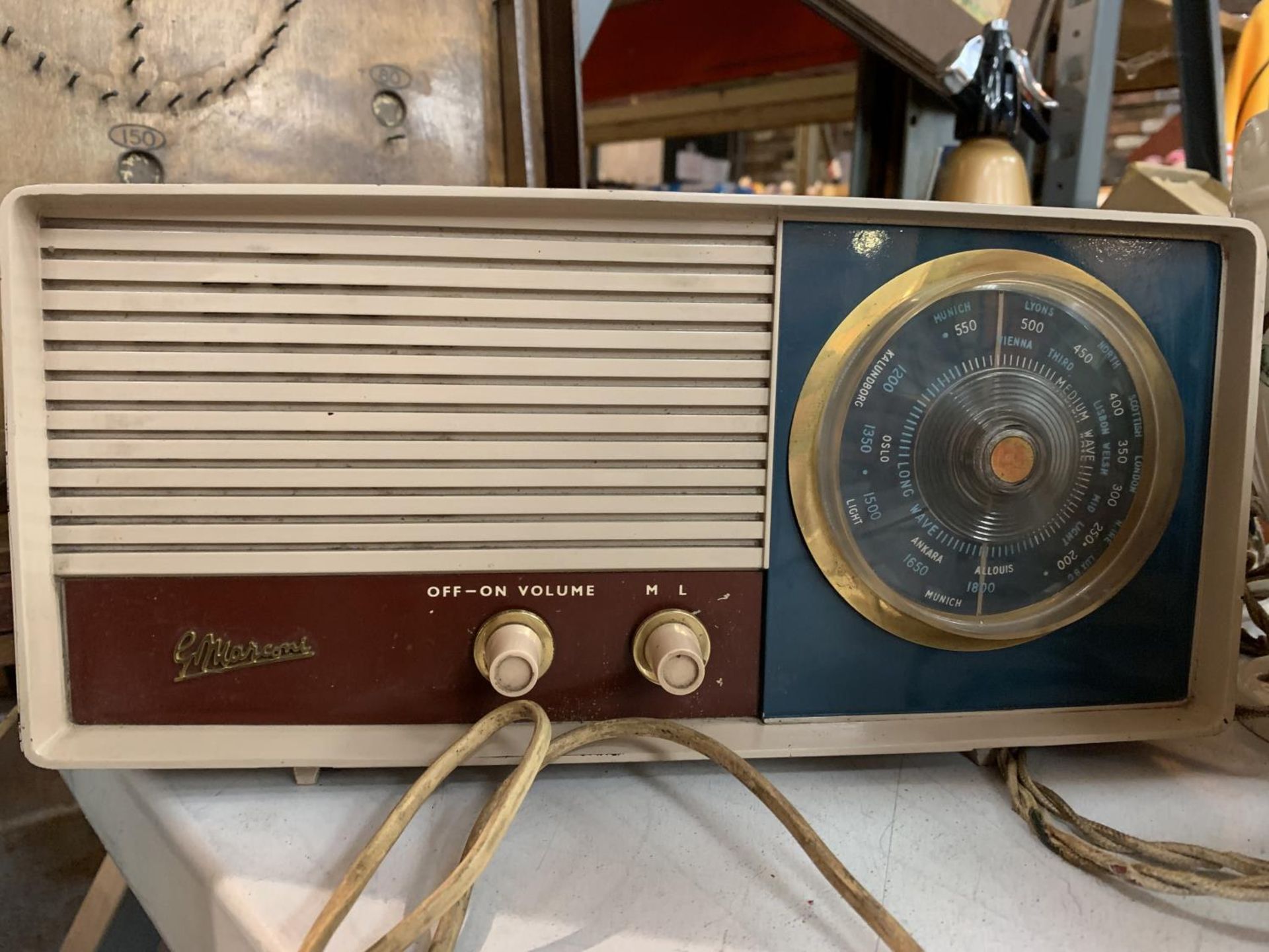 A VINTAGE MARCONI RADIO - Image 2 of 3