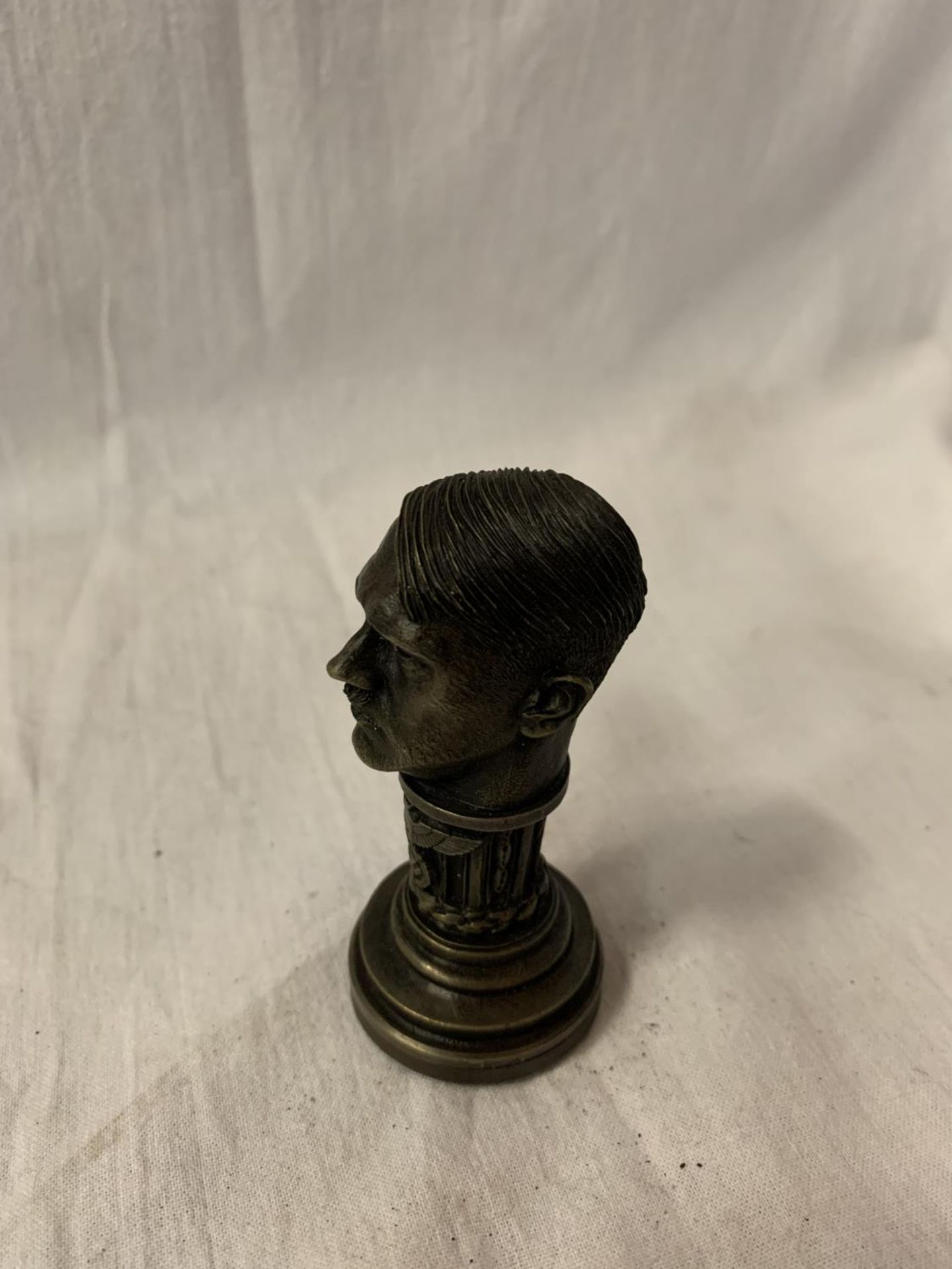 A BRONZE STAMP IN THE FORM OF AN ADOLF HITLER BUST H:9CM - Image 4 of 5