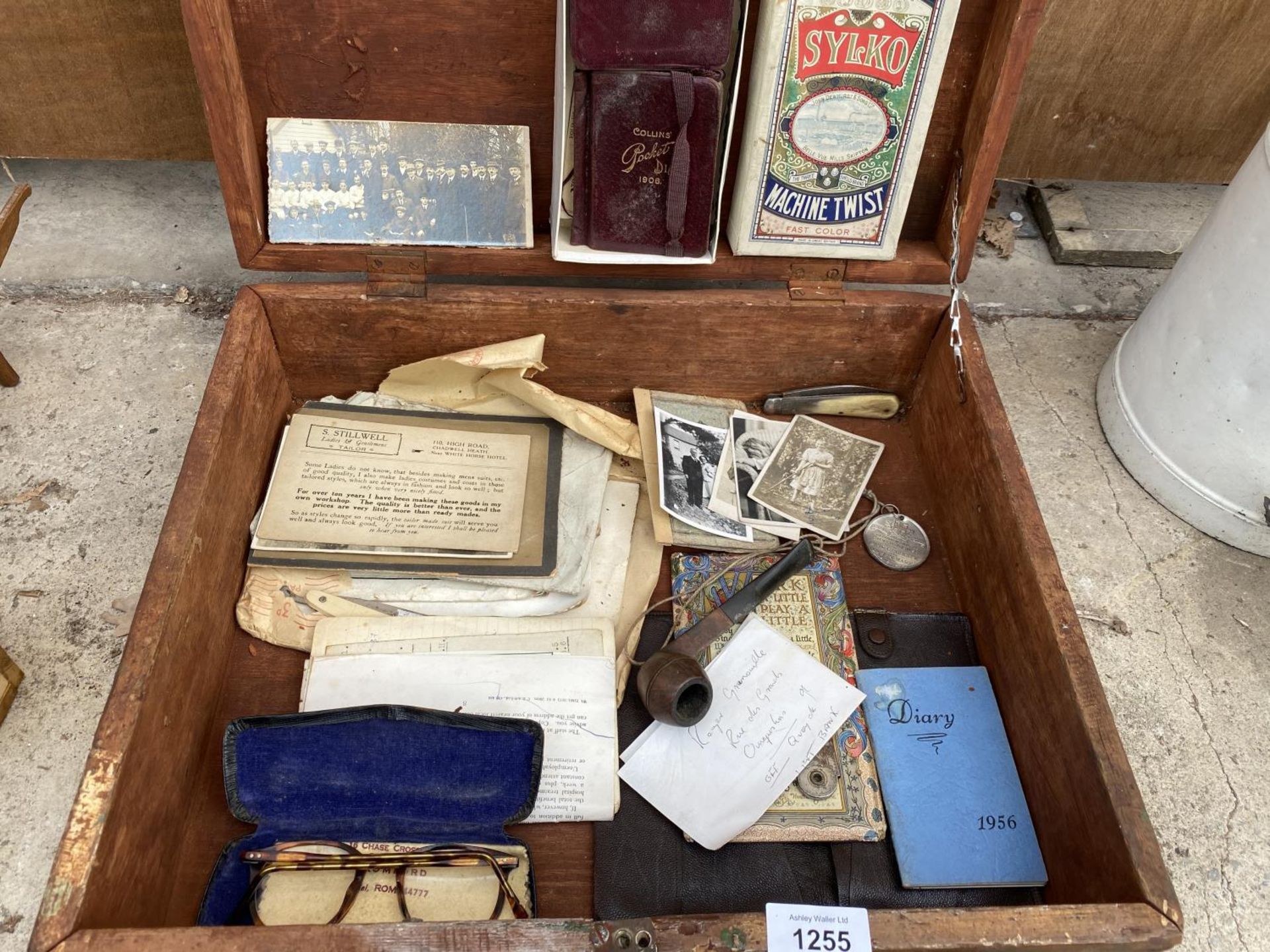 AN ASSORTMENT OF VINTAGE ITEMS TO INCLUDE A CARRY CASE, PIPE, AND MILITARY CORRESPONDANCE - Image 3 of 4