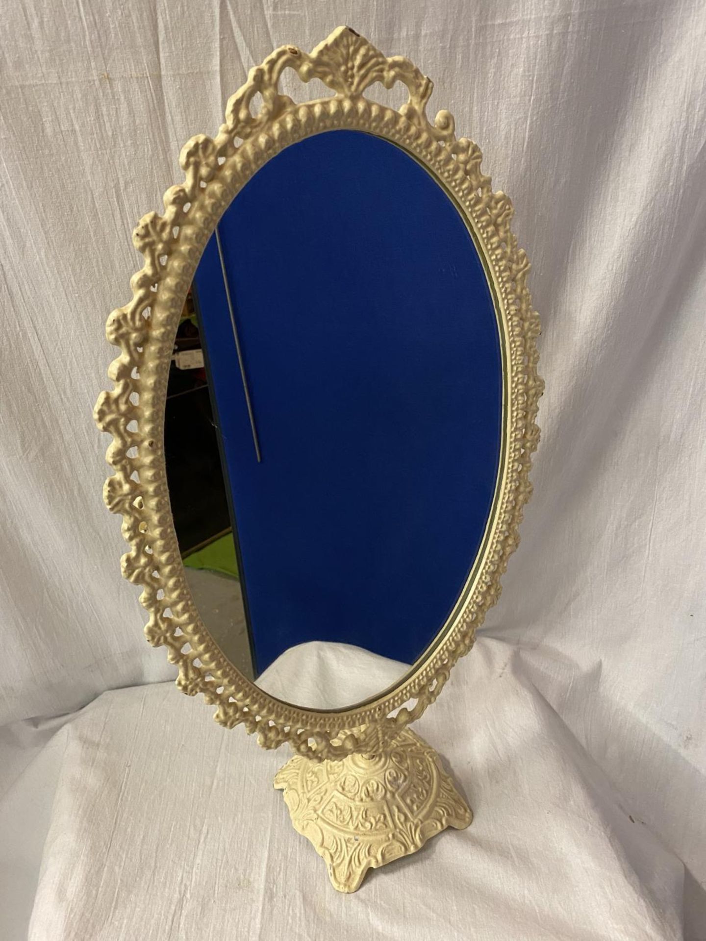 AN ORNATE CREAM METAL DRESSING TABLE SWING MIRROR H: 61CM - Image 3 of 4