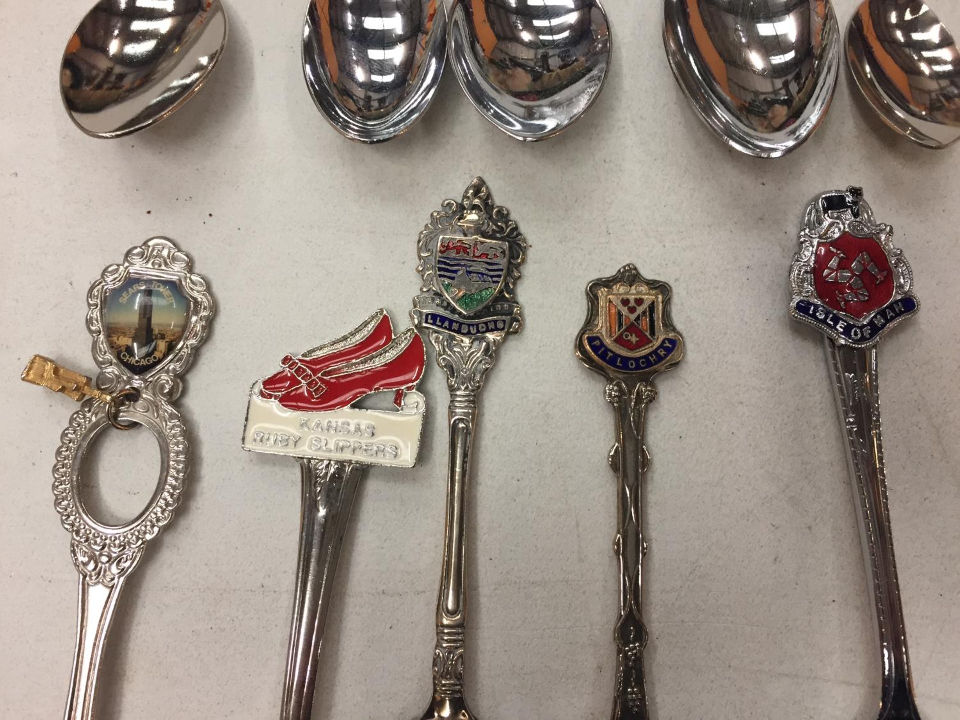 A COLLECTION OF TEN SOUVENIR SPOONS - Image 3 of 3