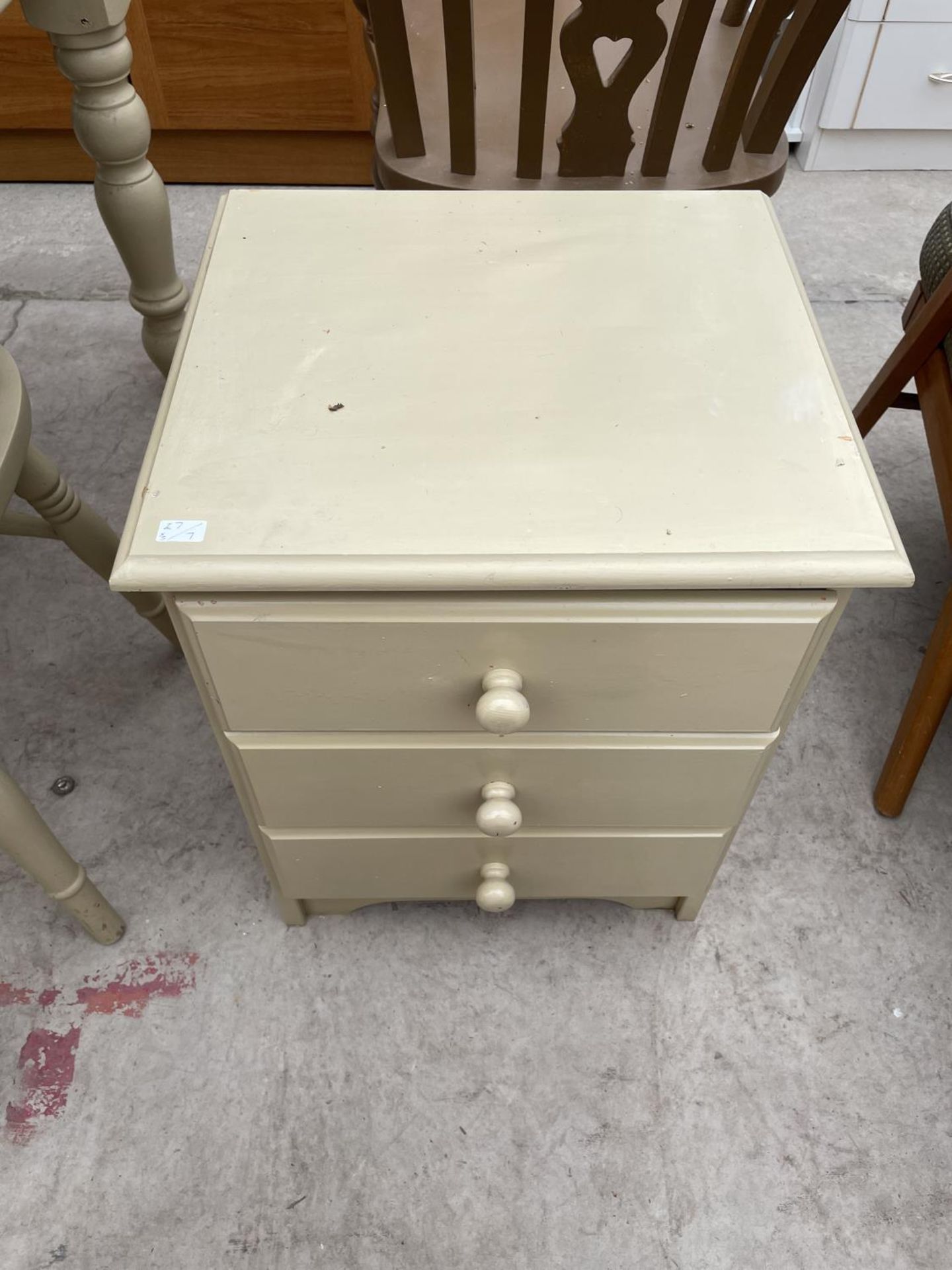 A PAINTED BEDSIDE CHEST AND TWO LOCKERS - Image 4 of 4