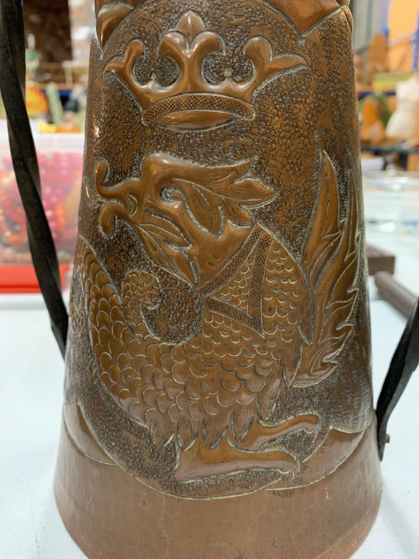 AN ARTS & CRAFTS COPPER AND IRON HANDLED VASE WITH EMBOSSED DRAGON AND CROWN DECORATION - Image 3 of 3