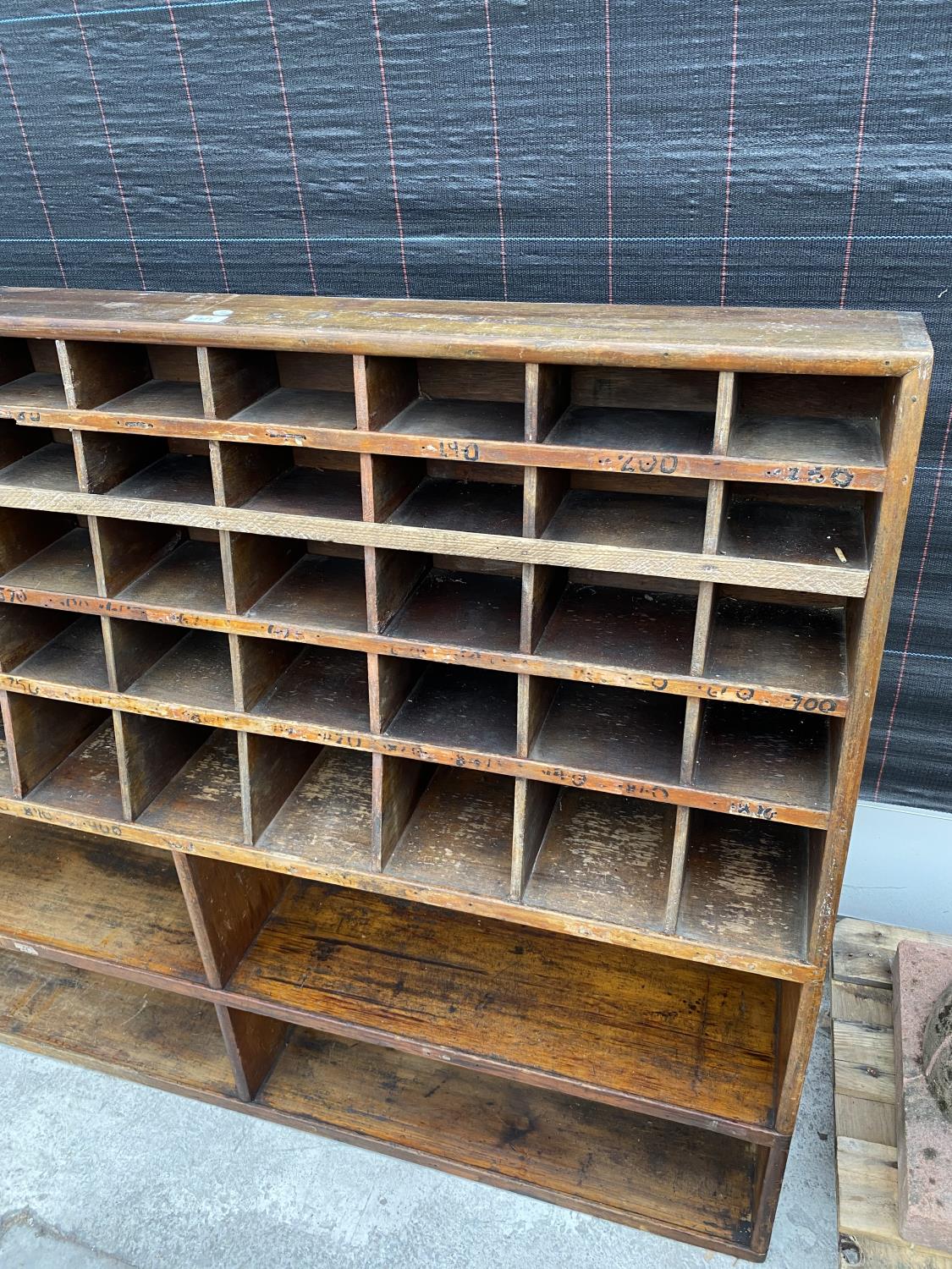 A VINTAGE WALL STORAGE UNIT WITH 45 SECTION UPPER PIGEON HOLE RACK AND LOWER 4 SECTION SHELVING - Image 2 of 4