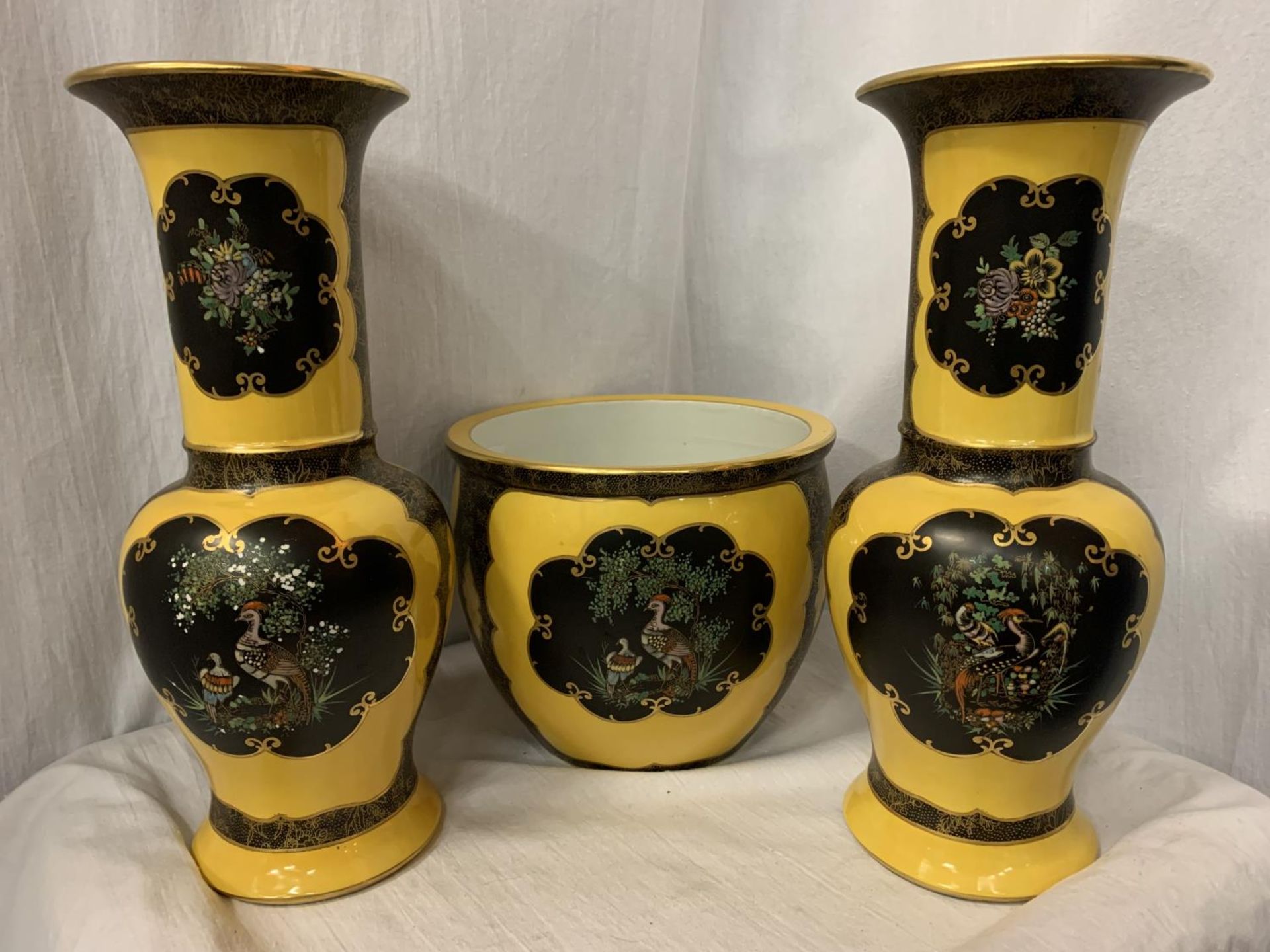 A GROUP OF DECORATIVE CARLTON WARE, A PLANTER AND A PAIR OF VASES H: 32.5CM