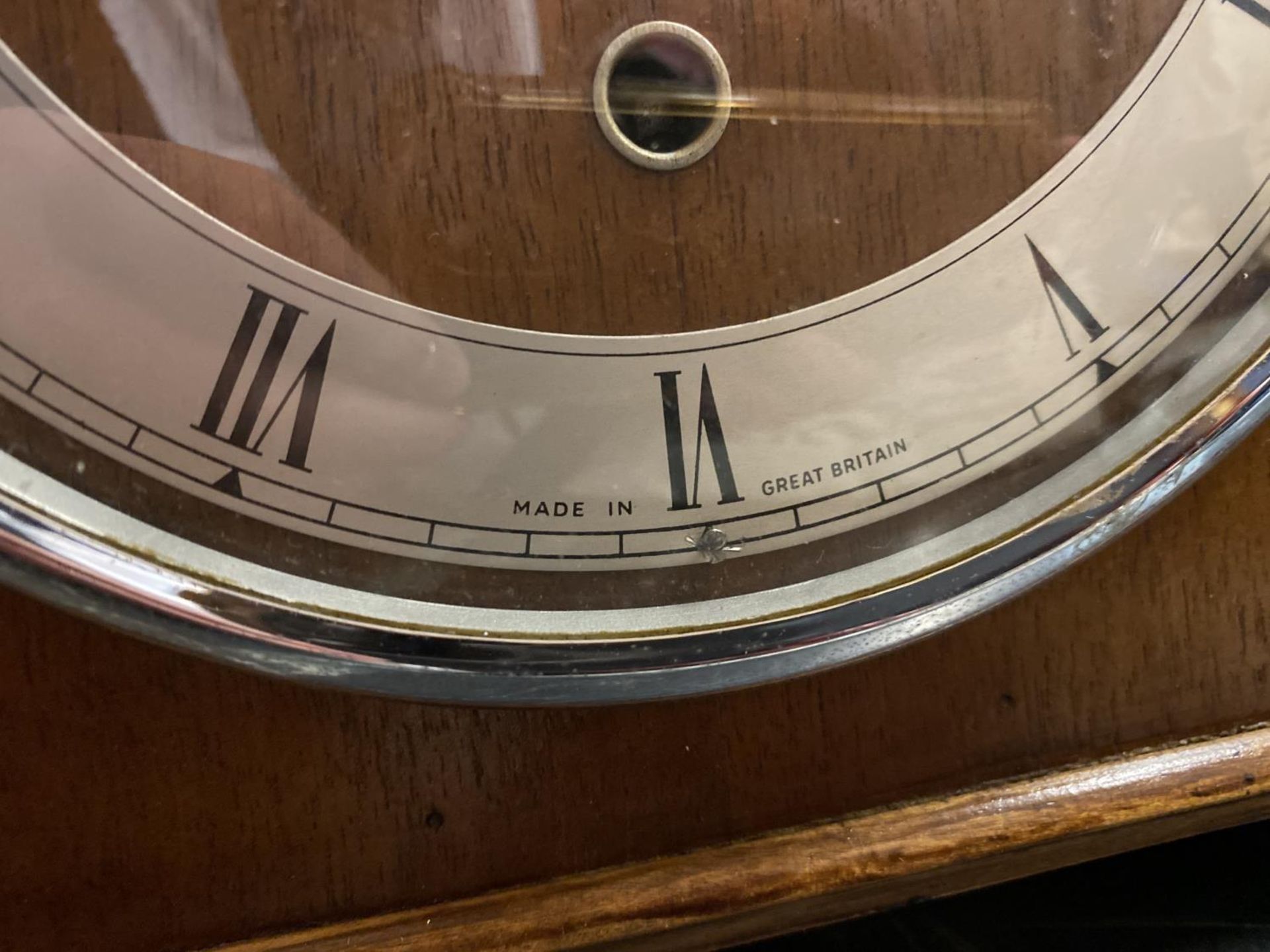 TWO MANTEL CLOCKS, ONE A MAHOGANY NAPOLEON HAT EXAMPLE AND THE OTHER AN ART DECO STYLE - Image 5 of 8