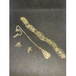 A SILVER FRETWORK NECKLACE, BRACELET AND EARRINGS WITH A PRESENTATION BOX