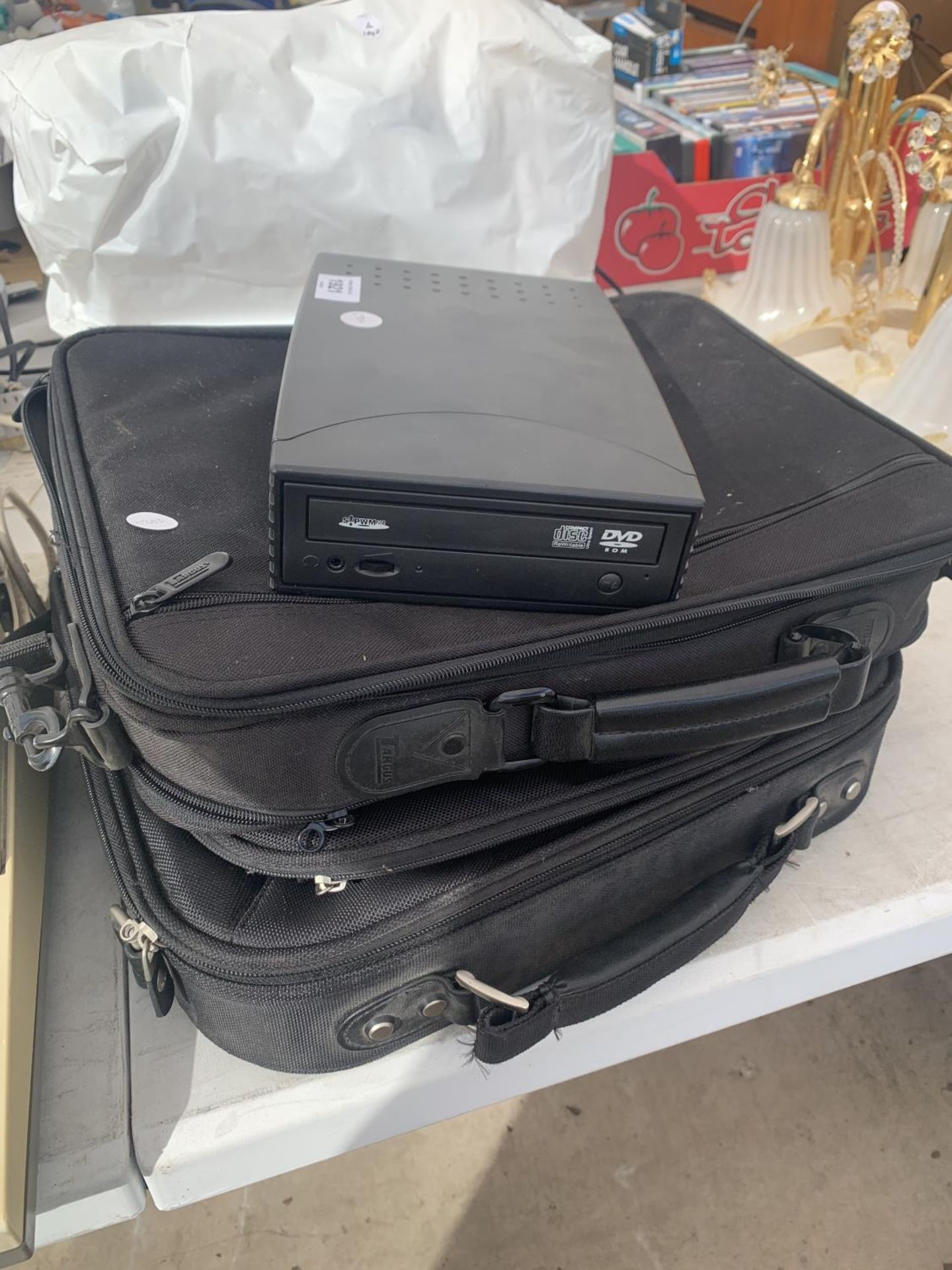 A CANON AP100, A SMITH CORONA XD4800, TWO LAPTOP BAGS AND A DVD ROM - Image 2 of 5