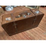 A LARGE VINTAGE BROWN LEATHER SUITCASE WITH CHROME FITTINGS