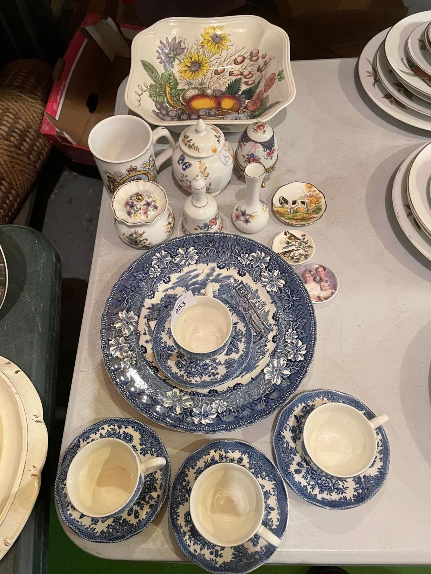 VARIOUS CERAMICS TO INCLUDE WEDGWOOD AND SPODE ETC
