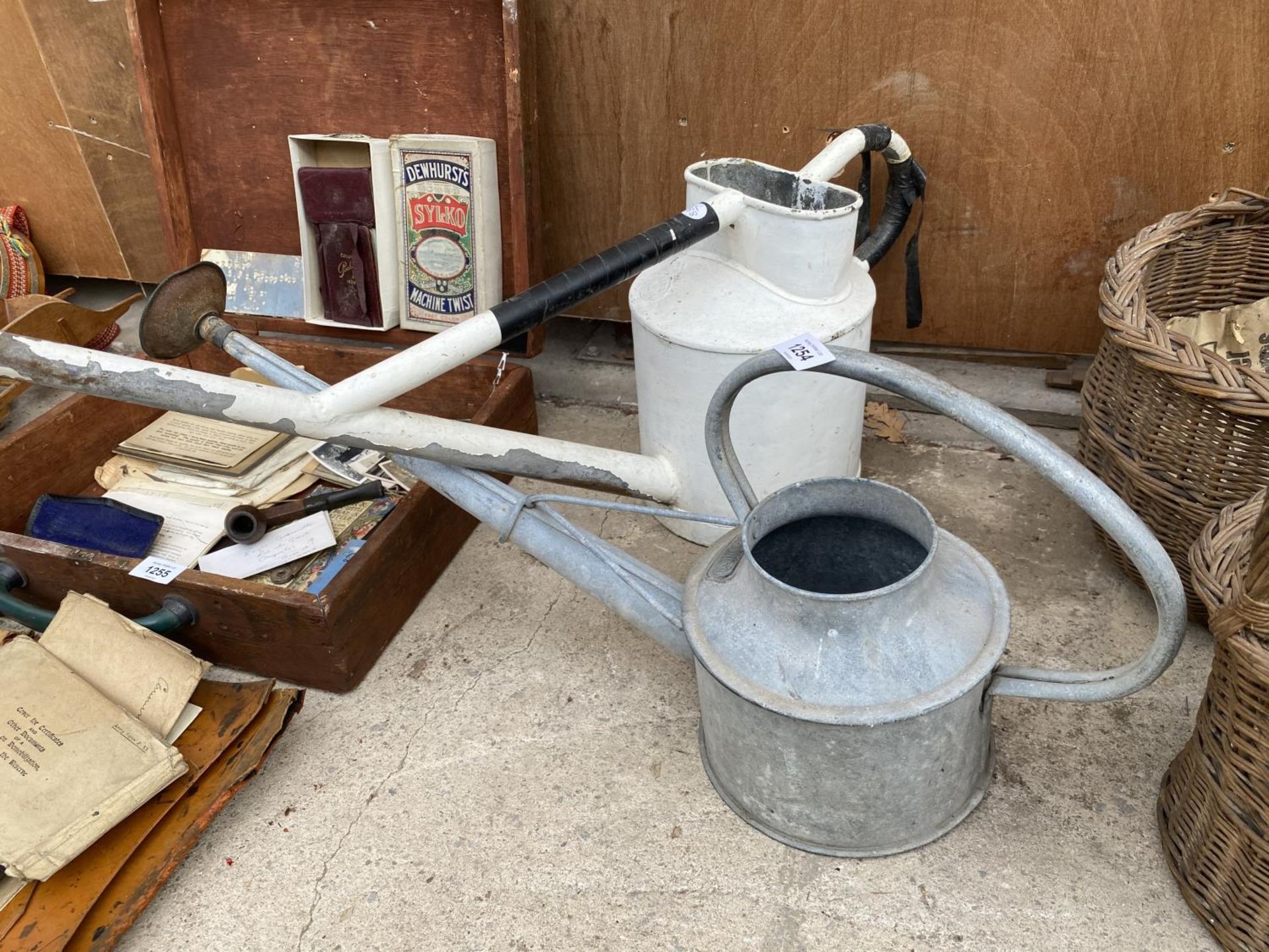 A GALVANISED LONG REACH WATERING CAN AND A FURTHER PAINTED LONG REACH WATERING CAN - Image 4 of 4