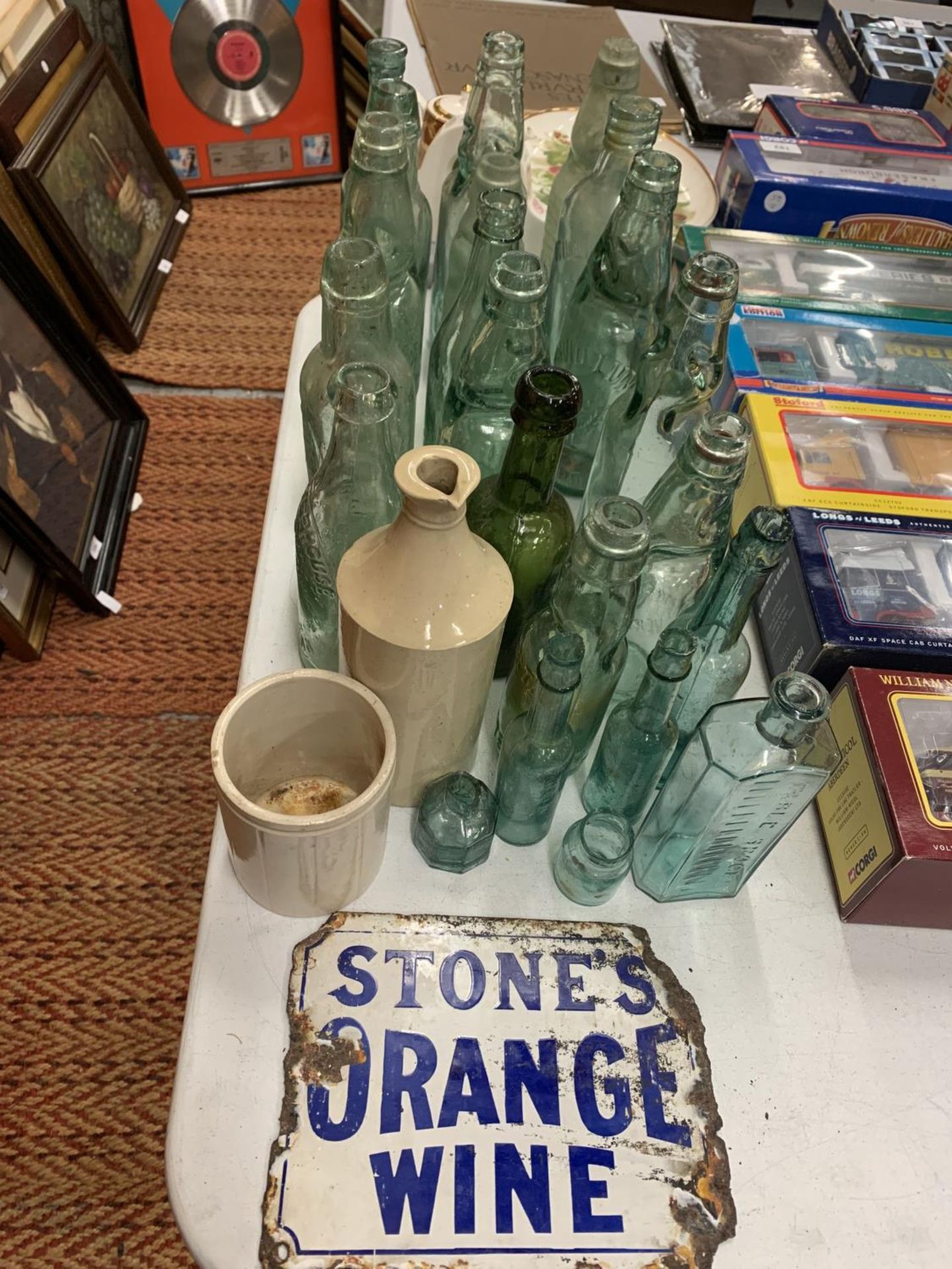 A COLLECTION OF VINTAGE GLASS BOTTLES, STONEWARE JARS AND A SMALL ENAMEL 'STONE'S ORANGE WINE'