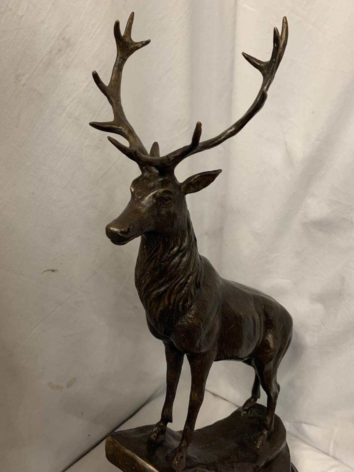 A LARGE BRONZE STAG MOUNTED ON A MARBLE BASE SIGNED J MOIGNIEZ H: 68.5CM - Image 3 of 6