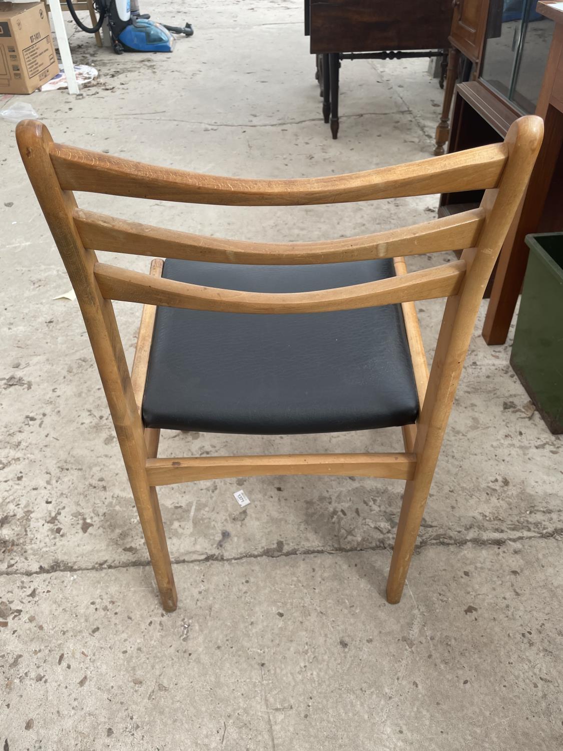 A SET OF FOUR RETRO TEAK PARTIAL LADDERBACK DINING CHAIRS WITH BLACK REXENE SEATS - Image 5 of 5