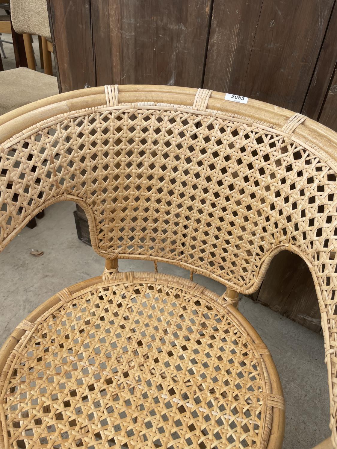 A MODERN BAMBOO AND WICKER ELBOW CHAIR - Image 4 of 5