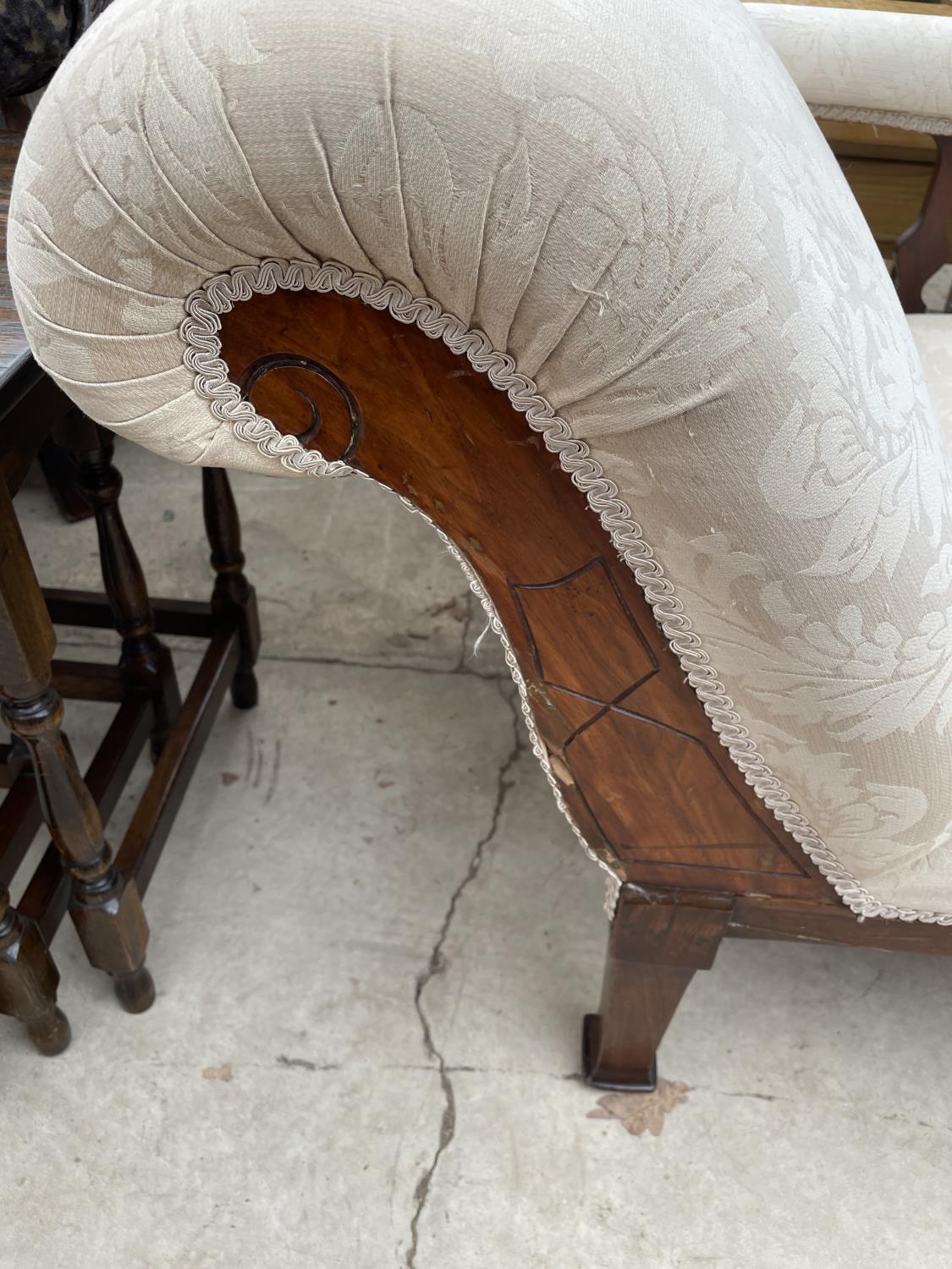 AN EDWARDIAN MAHOGANY FRAMED CHAISE LONGUE - Image 3 of 6