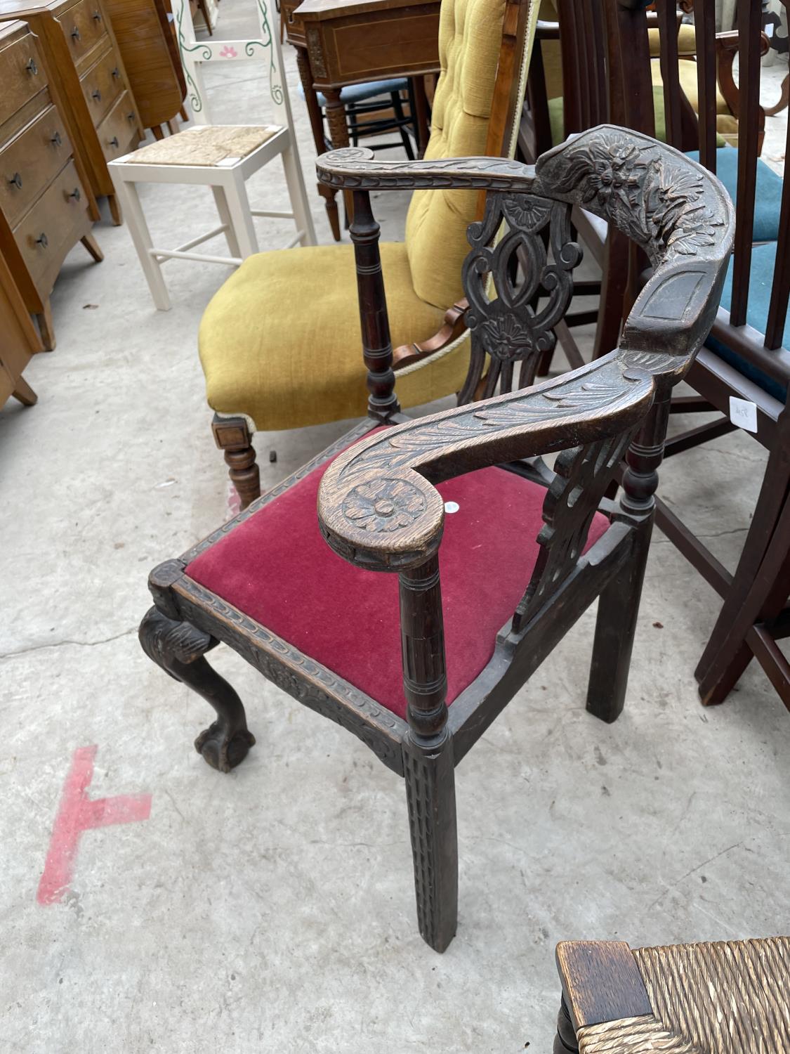 A VICTORIAN HEAVILY CARVED CORNER CHAIR WITH PIERCED SPLAT BACKA ND FRONT CABRIOLE LEG WITH BALL AND - Image 5 of 5