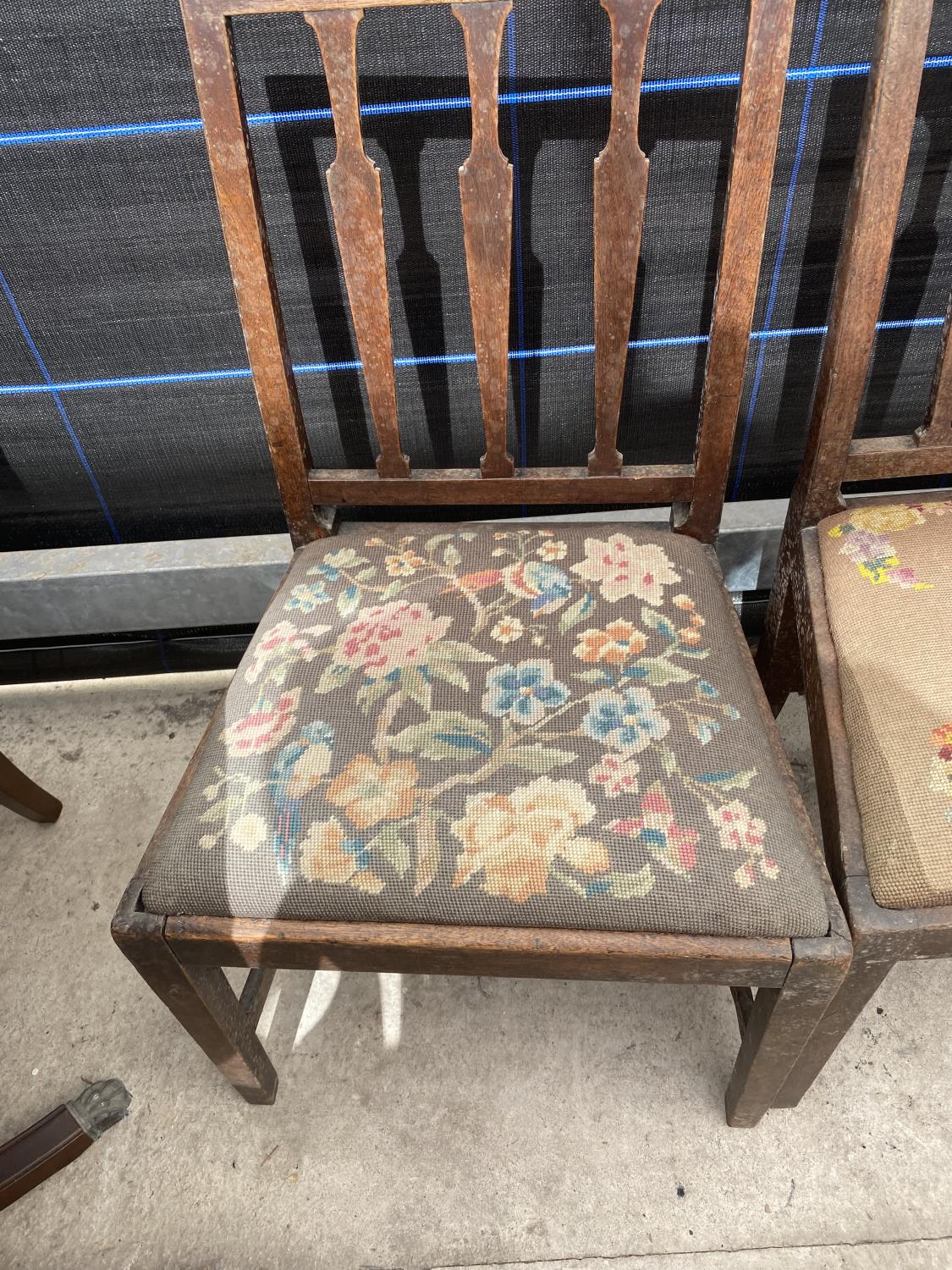 A PAIR OF 19TH CENTURY MAHOGANY DINING CHAIRS - Image 3 of 4