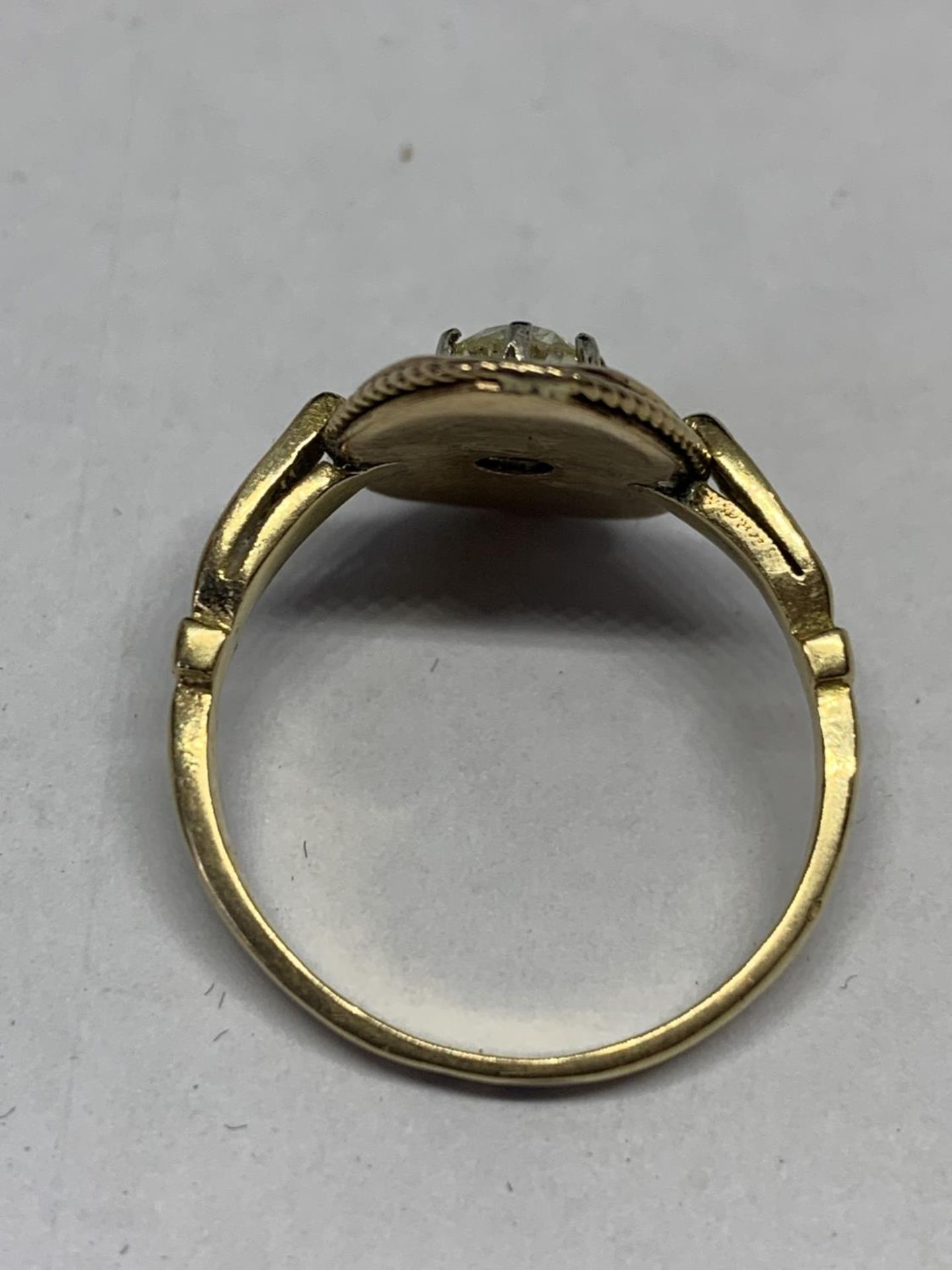 A 1920'S 18 CARAT GOLD OVAL RING WITH A SINGLE DIAMOND SIZE P/Q - Image 3 of 3