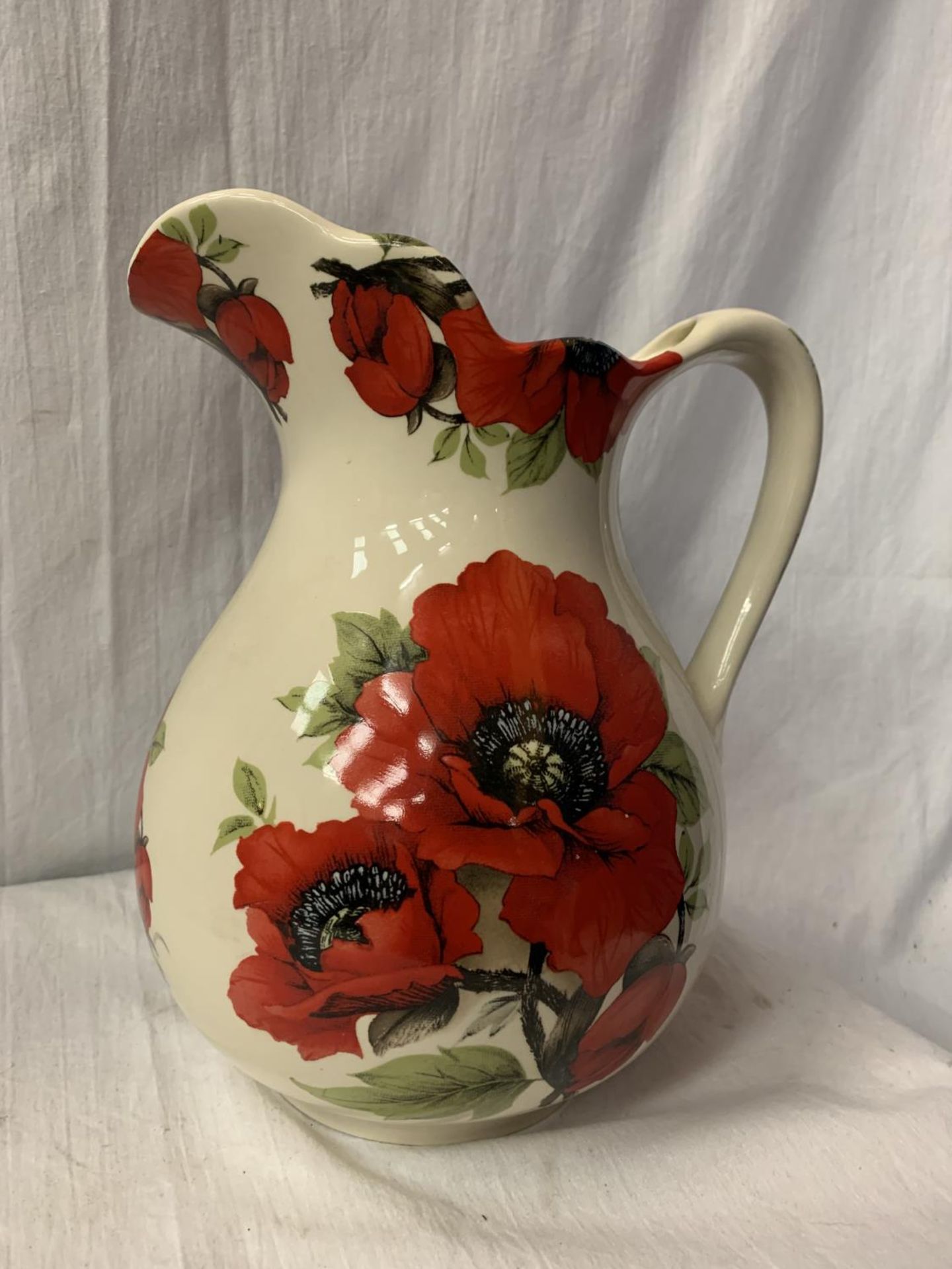 A VERY LARGE JUG BY HERON CROSS POTTERY WITH POPPY DETAIL H: 29CM - Image 2 of 5