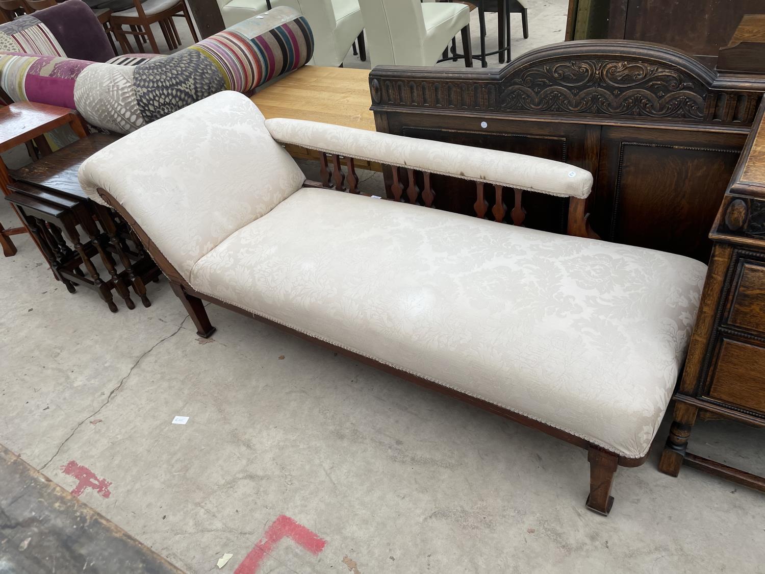 AN EDWARDIAN MAHOGANY FRAMED CHAISE LONGUE