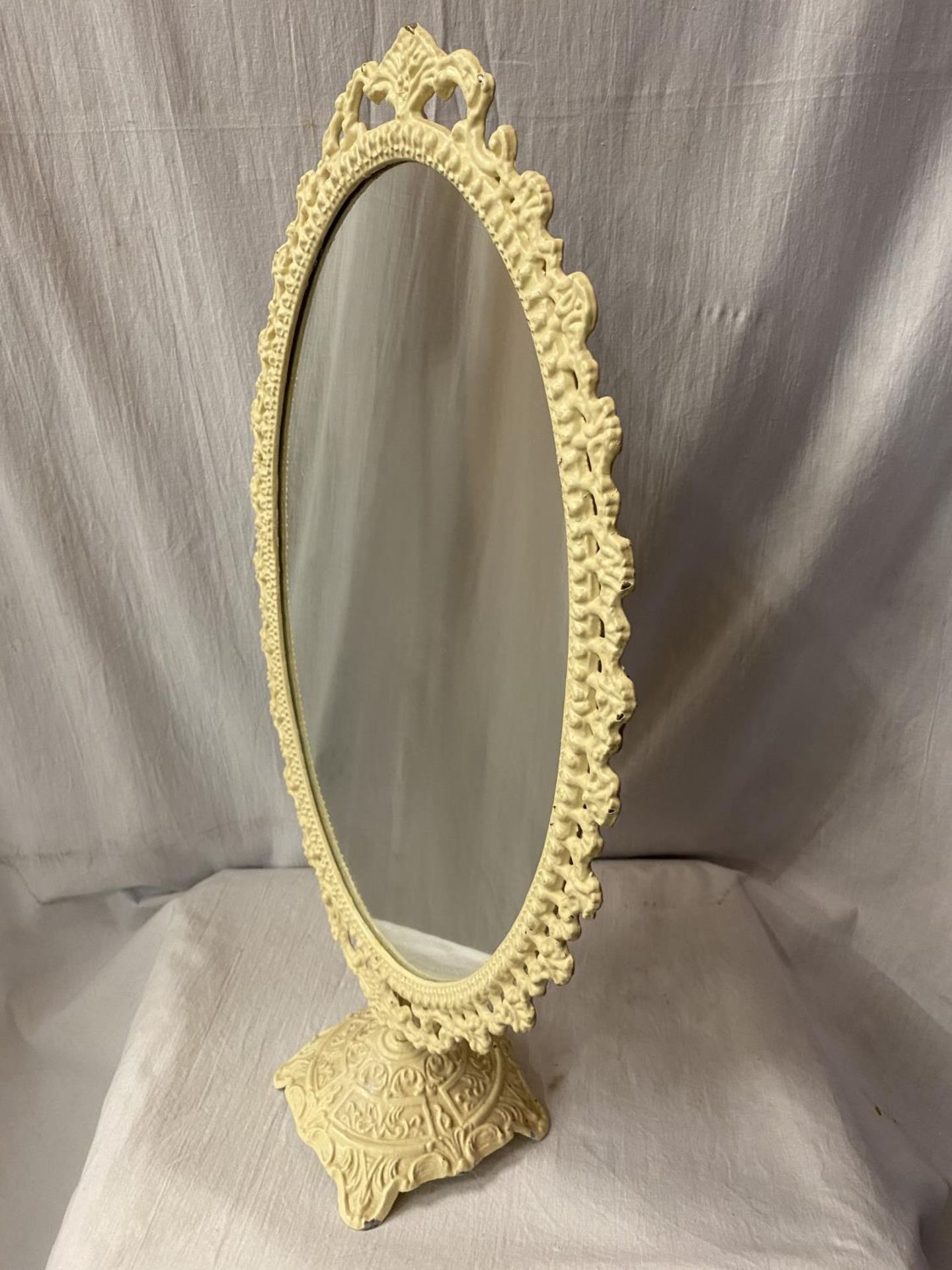 AN ORNATE CREAM METAL DRESSING TABLE SWING MIRROR H: 61CM