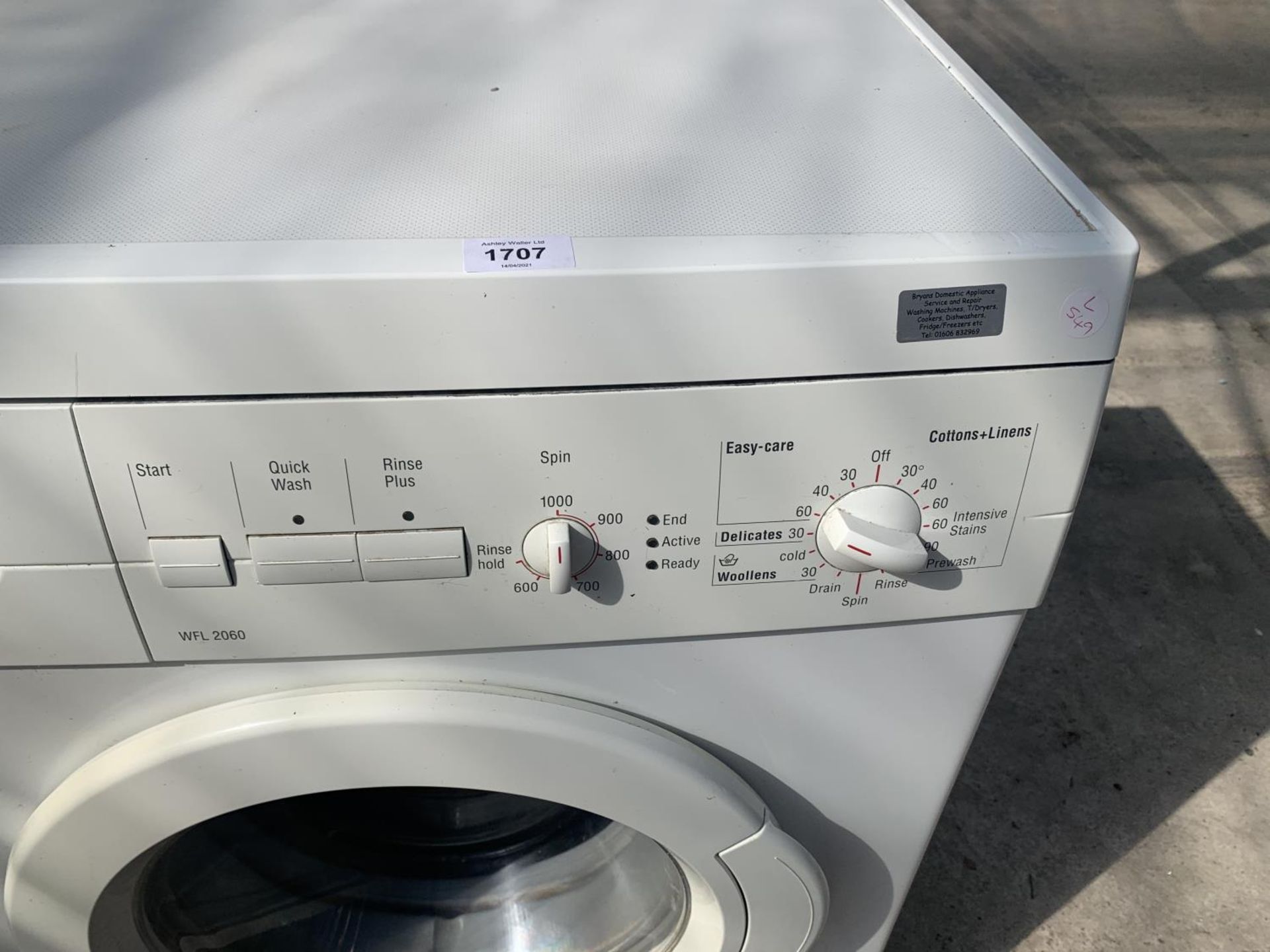 A WHITE BOSCH MAXX WASHING MACHINE BELIEVED IN WORKING ORDER BUT NO WARRANTY - Image 3 of 4