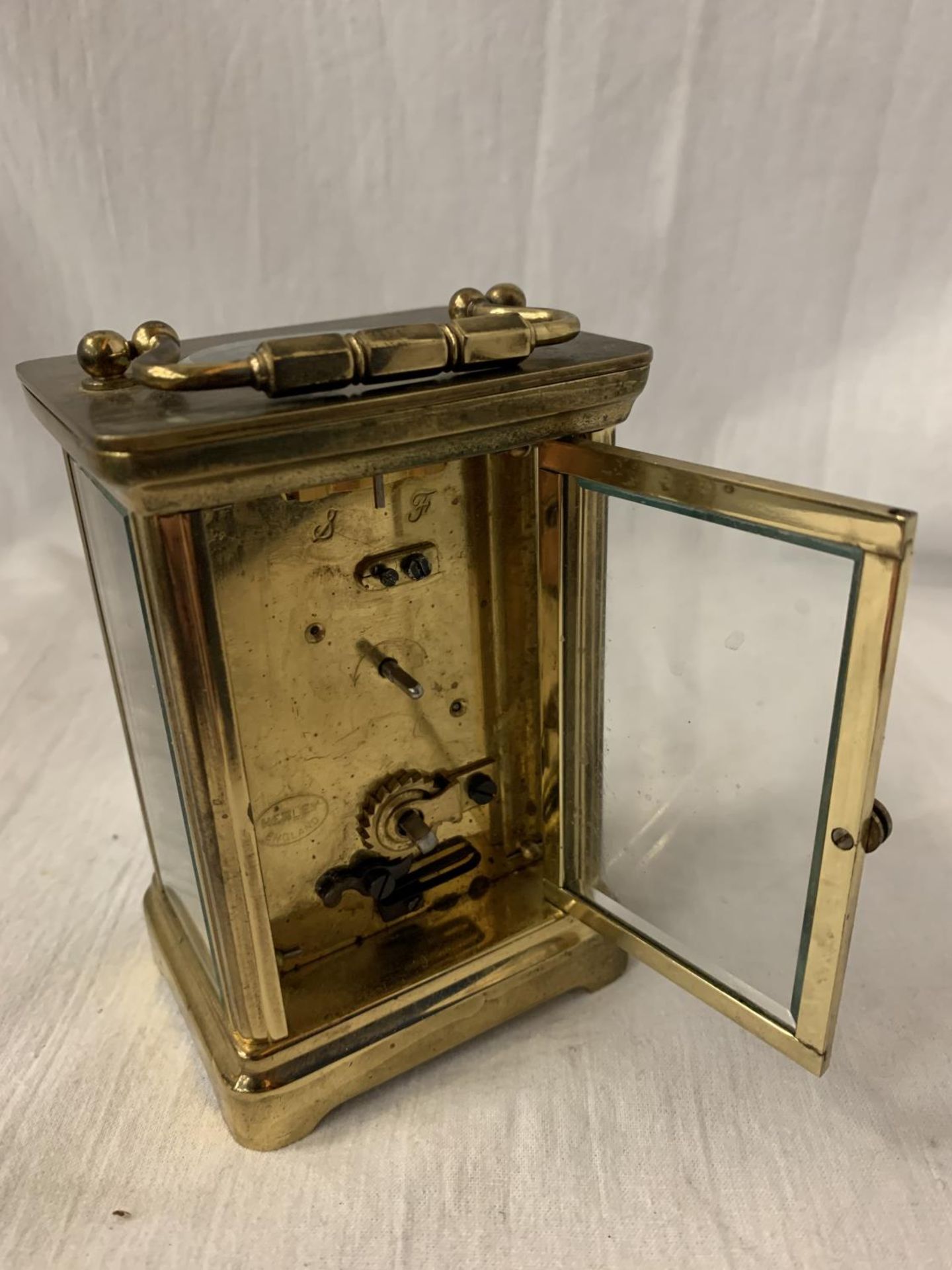 A VINTAGE HENLEY FIVE GLASS BRASS CARRIAGE CLOCK - Image 3 of 4