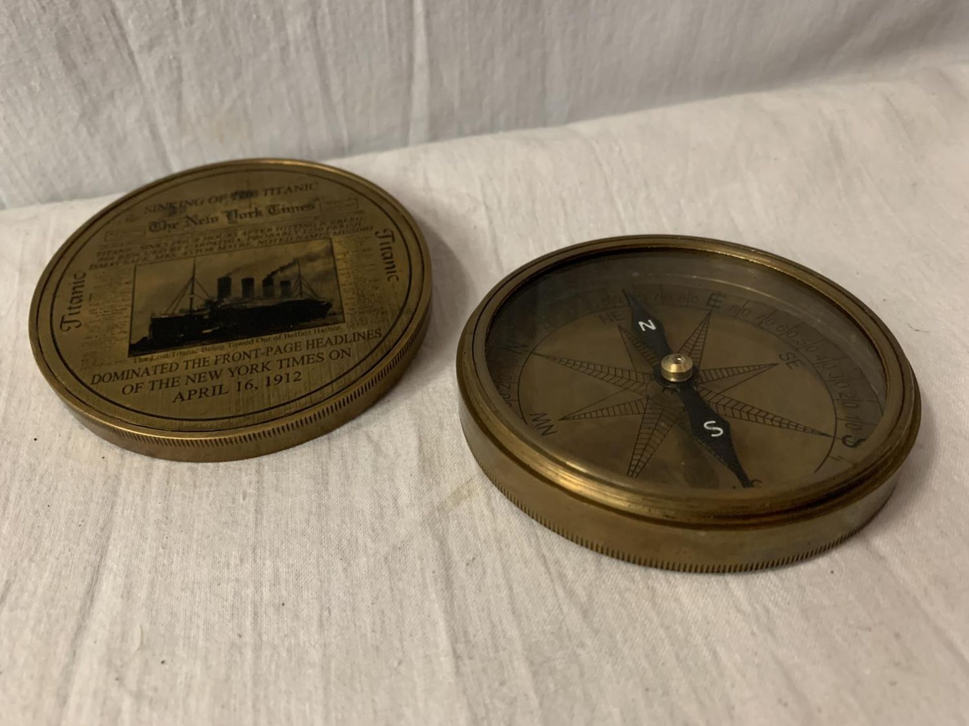 A BRASS COMPASS WITH ENGRAVING RELATING TO THE TITANIC - Image 2 of 5