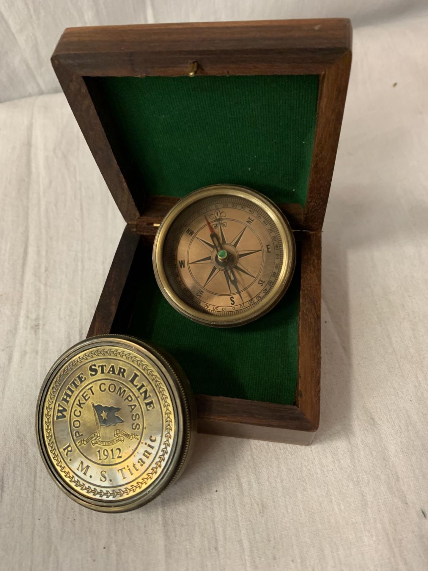A BOXED BRASS 'WHITE STAR LINE' COMPASS - Image 2 of 4