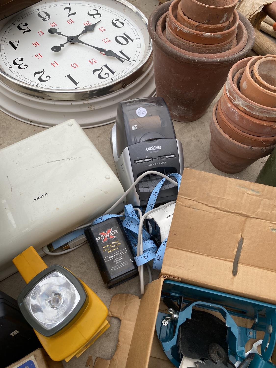 AN ASSORTMENT OF ITEMS TO INCLUDE A LABEL PRINTER, A FINISHING SANDER AND CUTTING DISCS ETC - Image 3 of 5