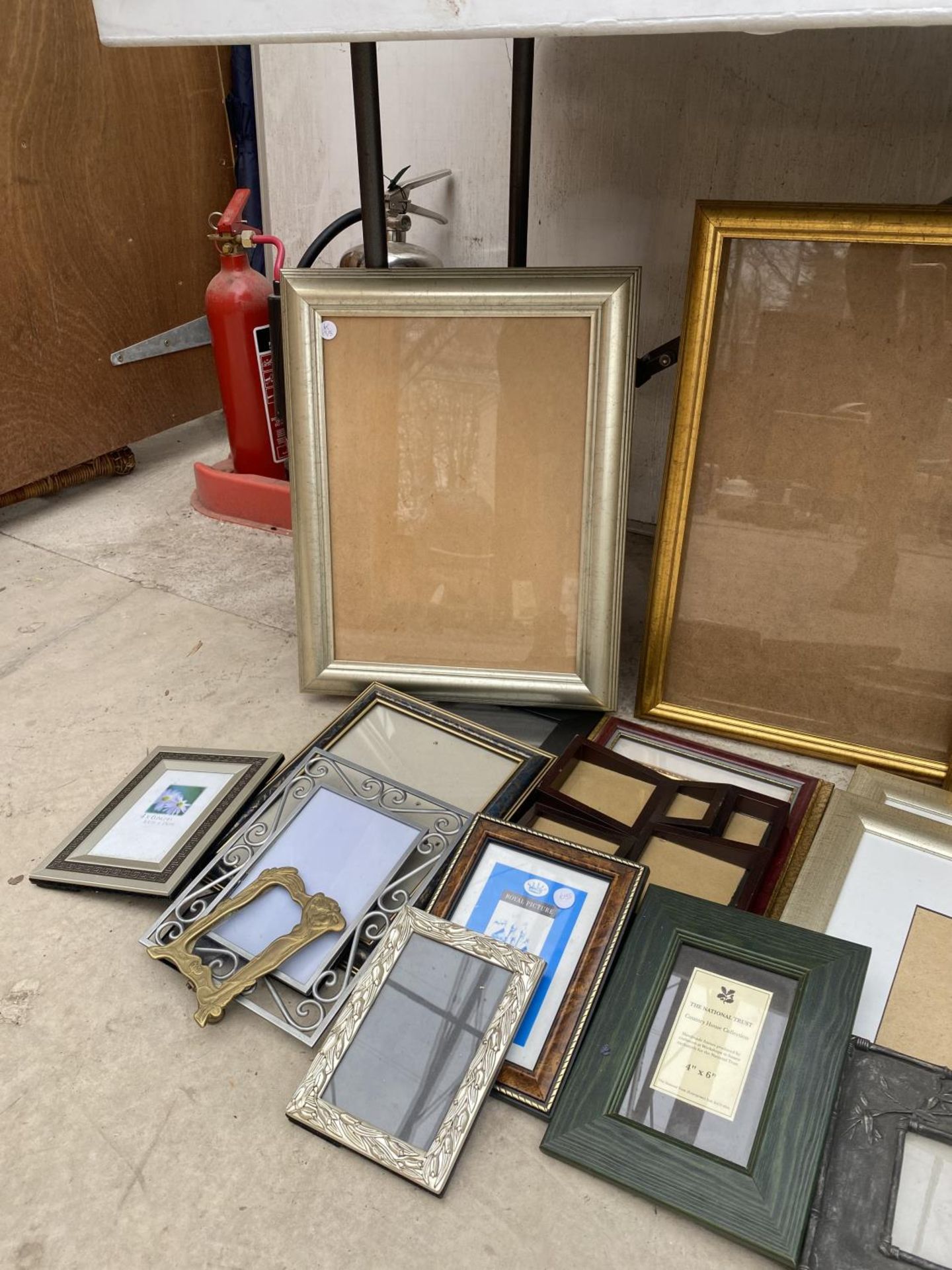 A LARGE ASSORTMENT OF PICTURE FRAMES - Image 4 of 4