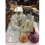 A COLLECTION OF VARIOUS GLASS WARE TO INCLUDE BOWLS, SHIP IN BOTTLE, CANDLESTICKS, JELLY MOULD ETC