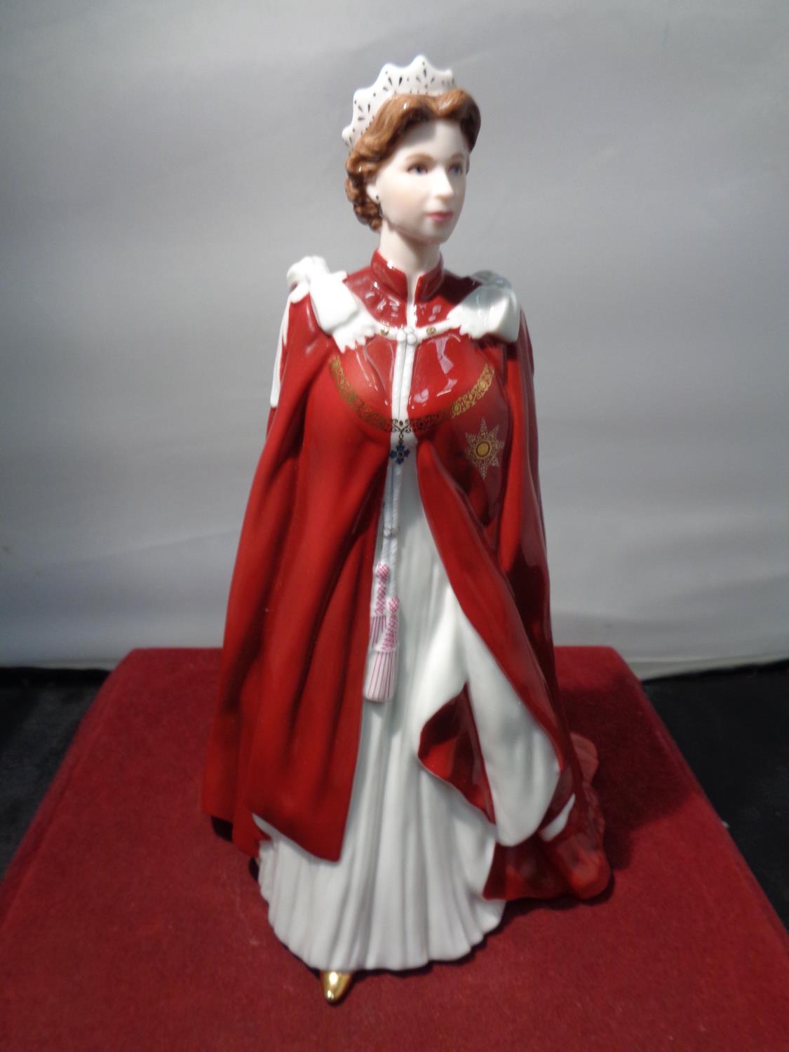 A ROYAL WORCESTER FIGURINE OF HER MAJESTY THE QUEEN