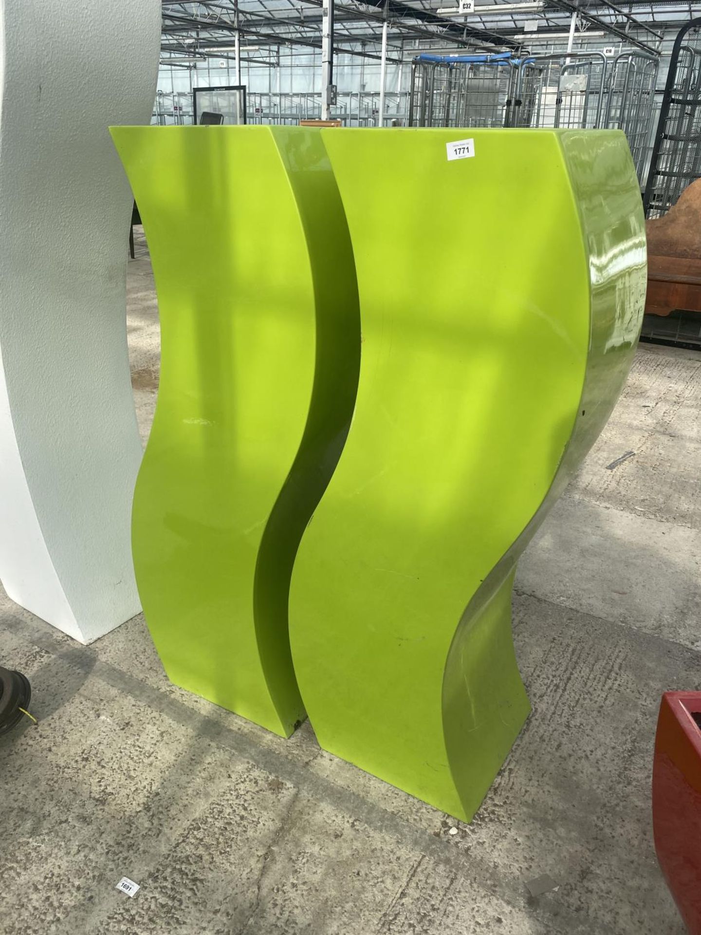A PAIR OF UNUSUAL TALL AND CURVED DECORATIVE GREEN PLASTIC PLANTERS (H:120CM) - Image 2 of 5