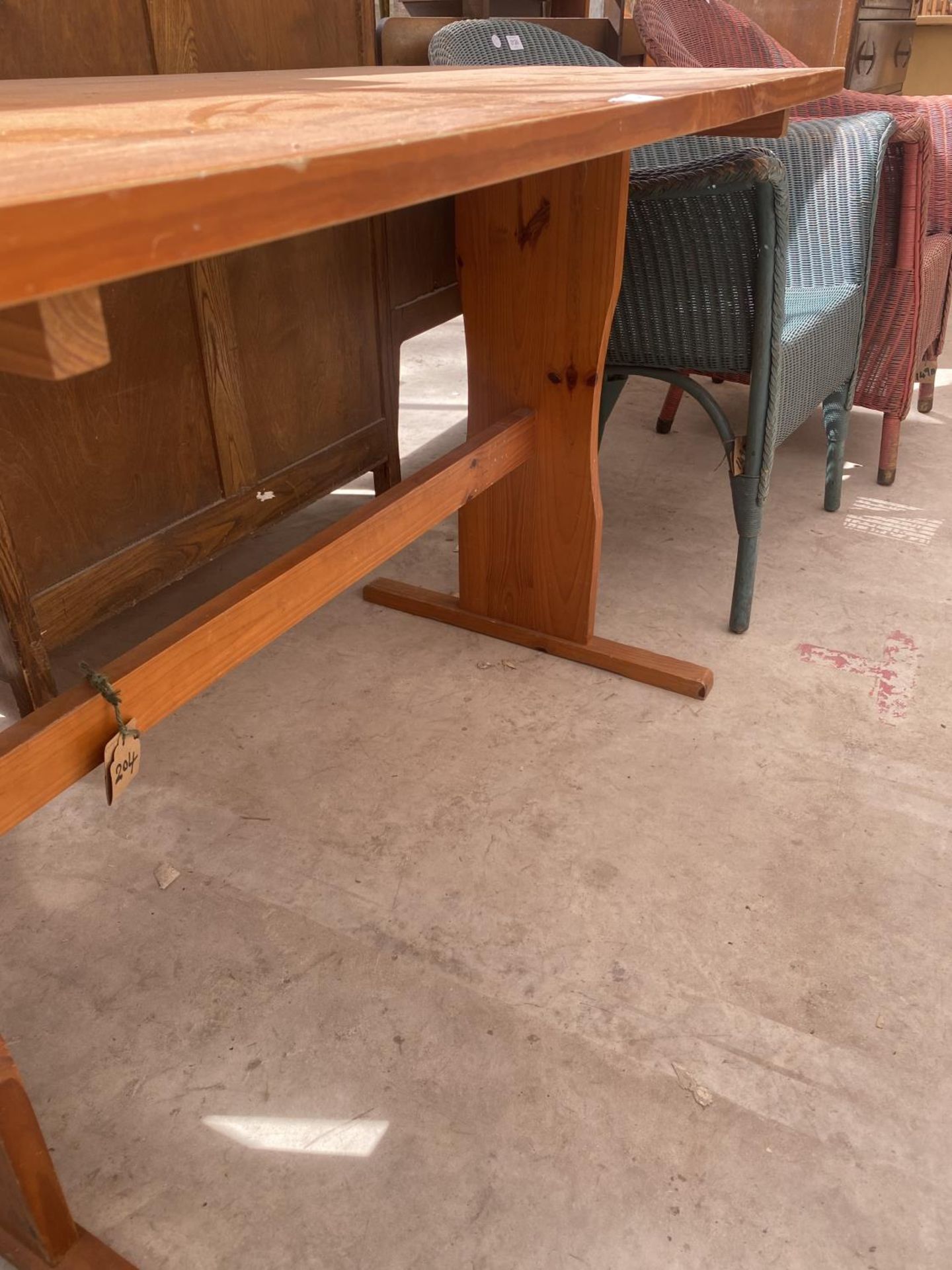 A MODERN PINE KITCHEN TABLE, 44.5X23.5" - Image 4 of 4