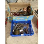 AN ASSORTMENT OF TOOLS TO INCLUDE G CLAMPS, VICES AND OIL CAN ETC